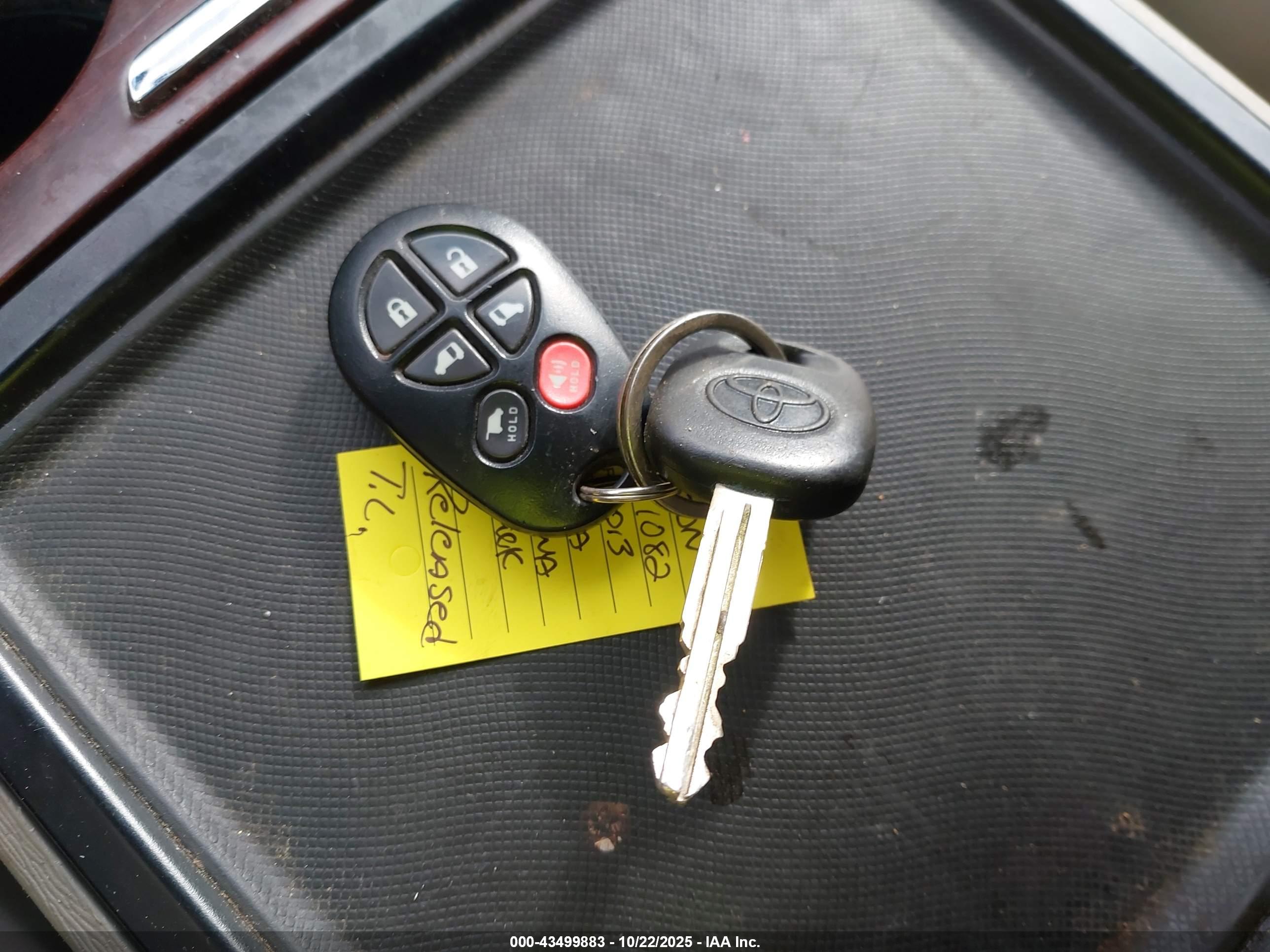 TOYOTA SIENNA image 11