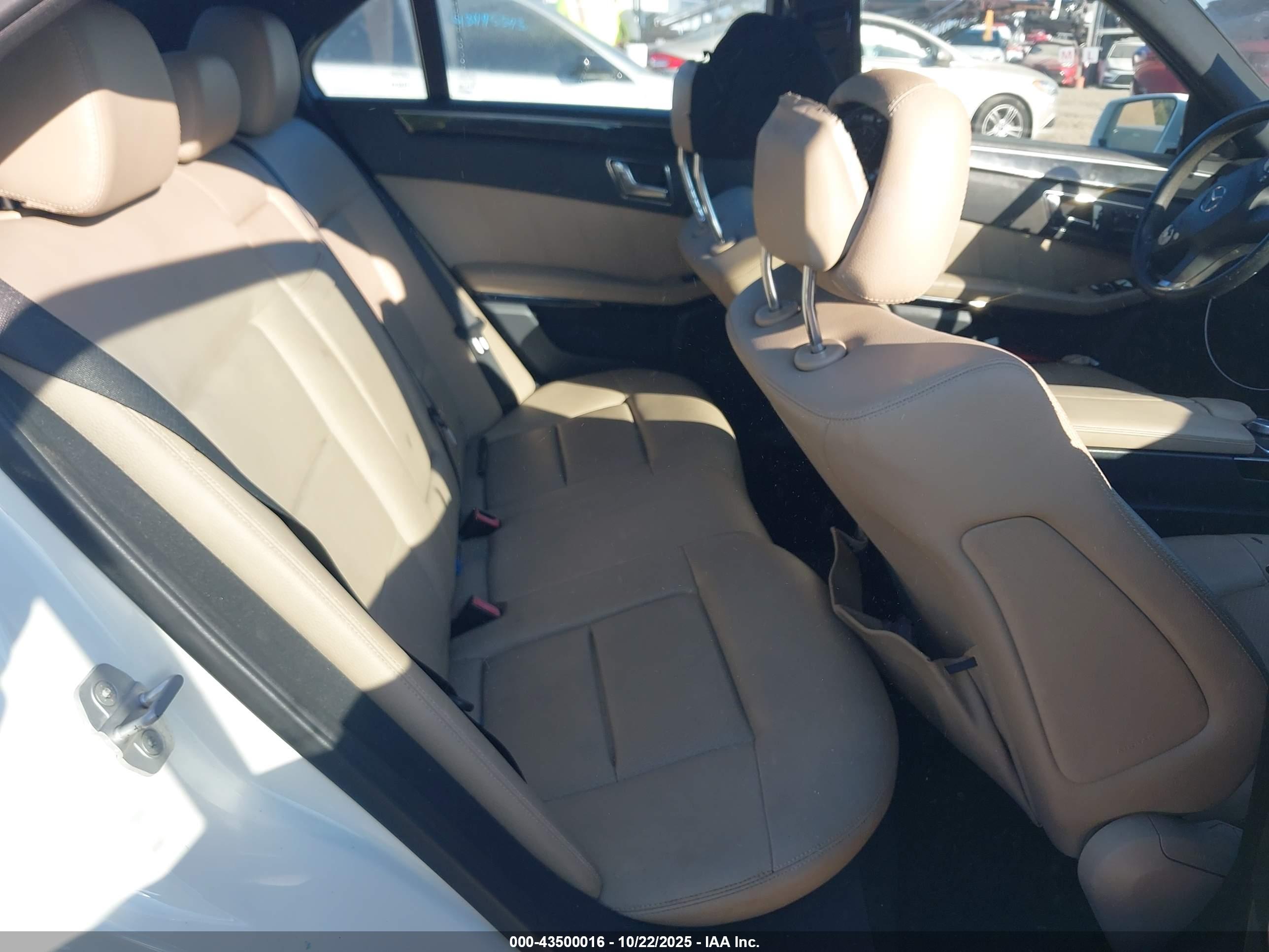 MERCEDES-BENZ E image 8