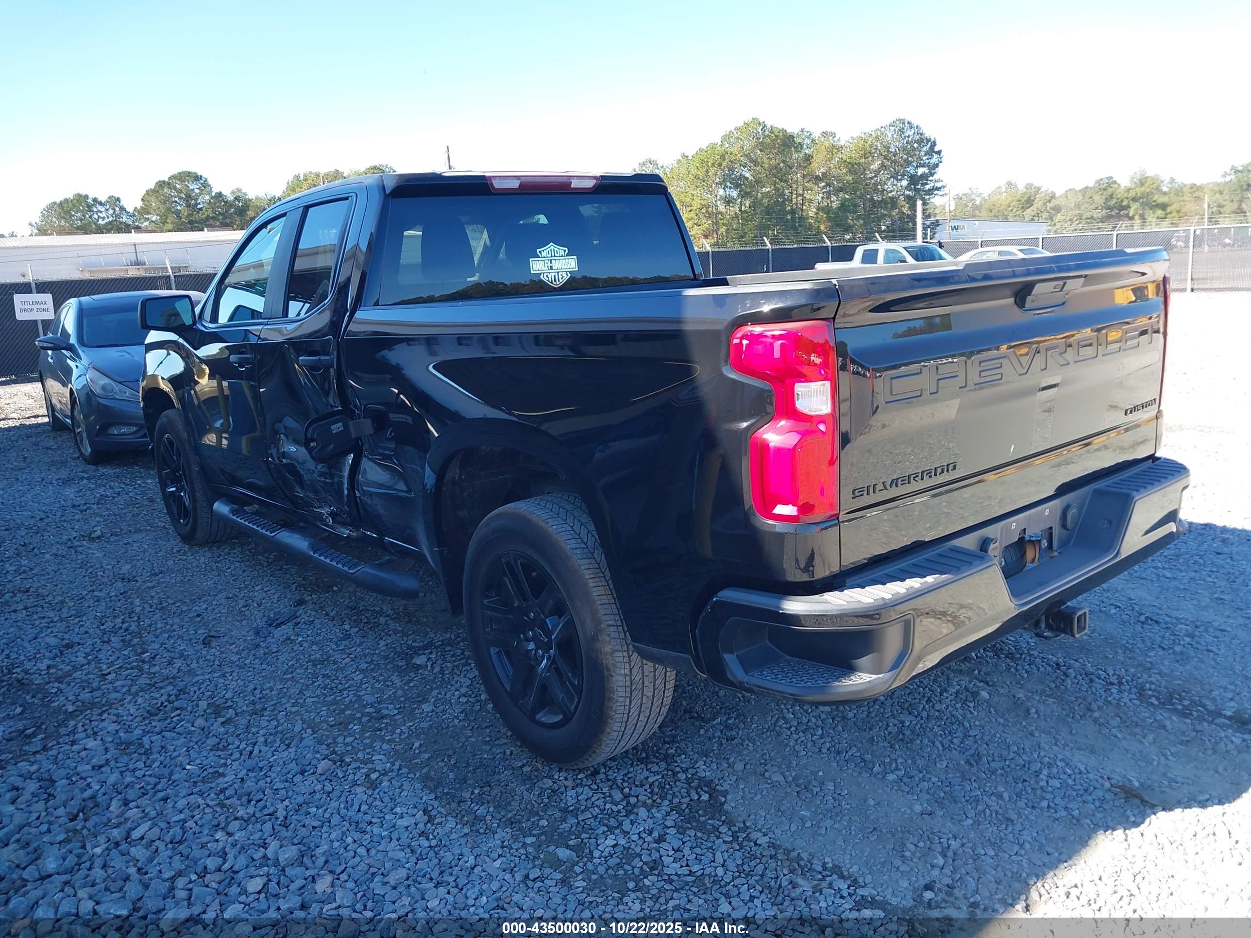 CHEVROLET SILVERADO image 3