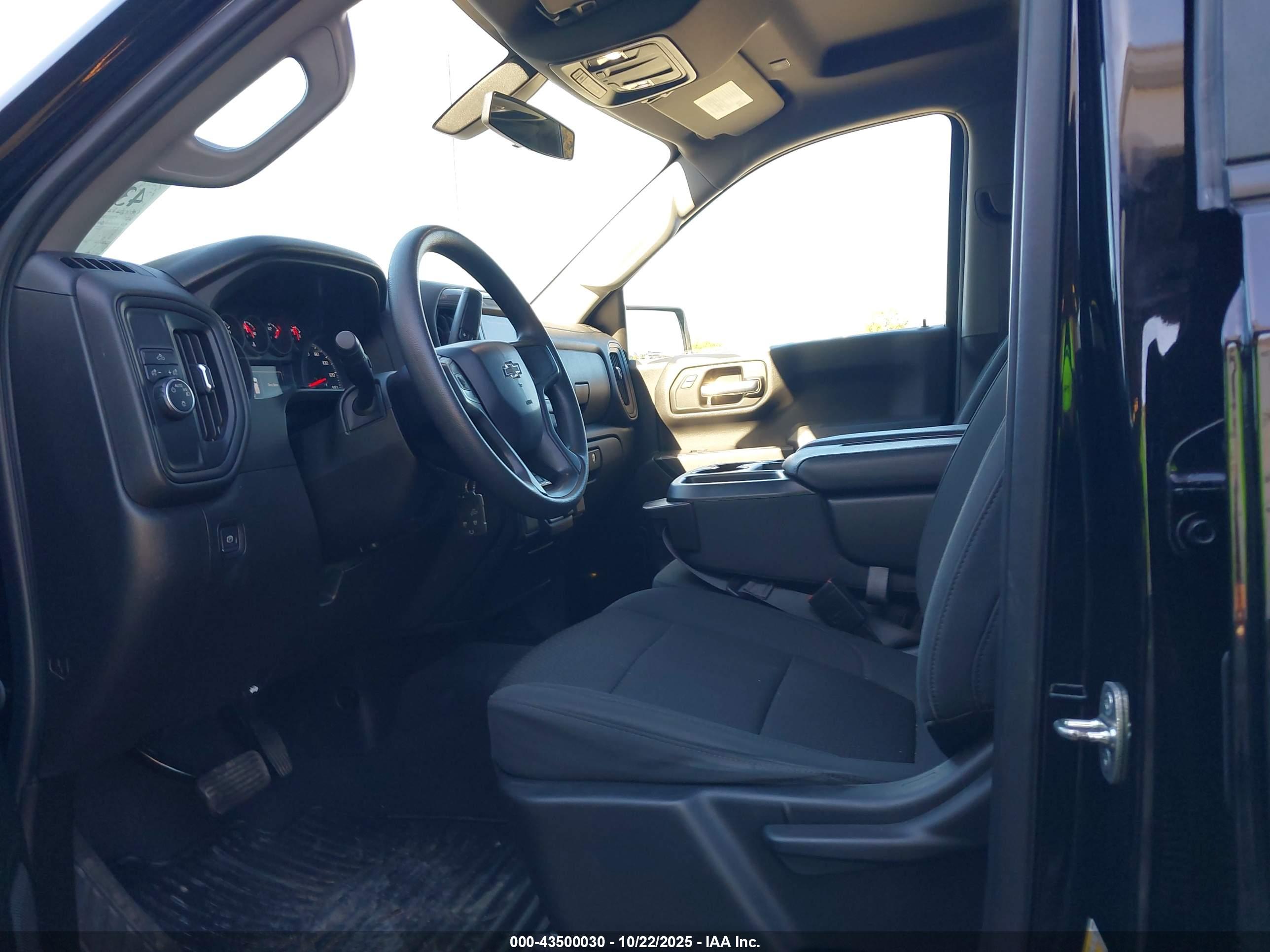 CHEVROLET SILVERADO image 5