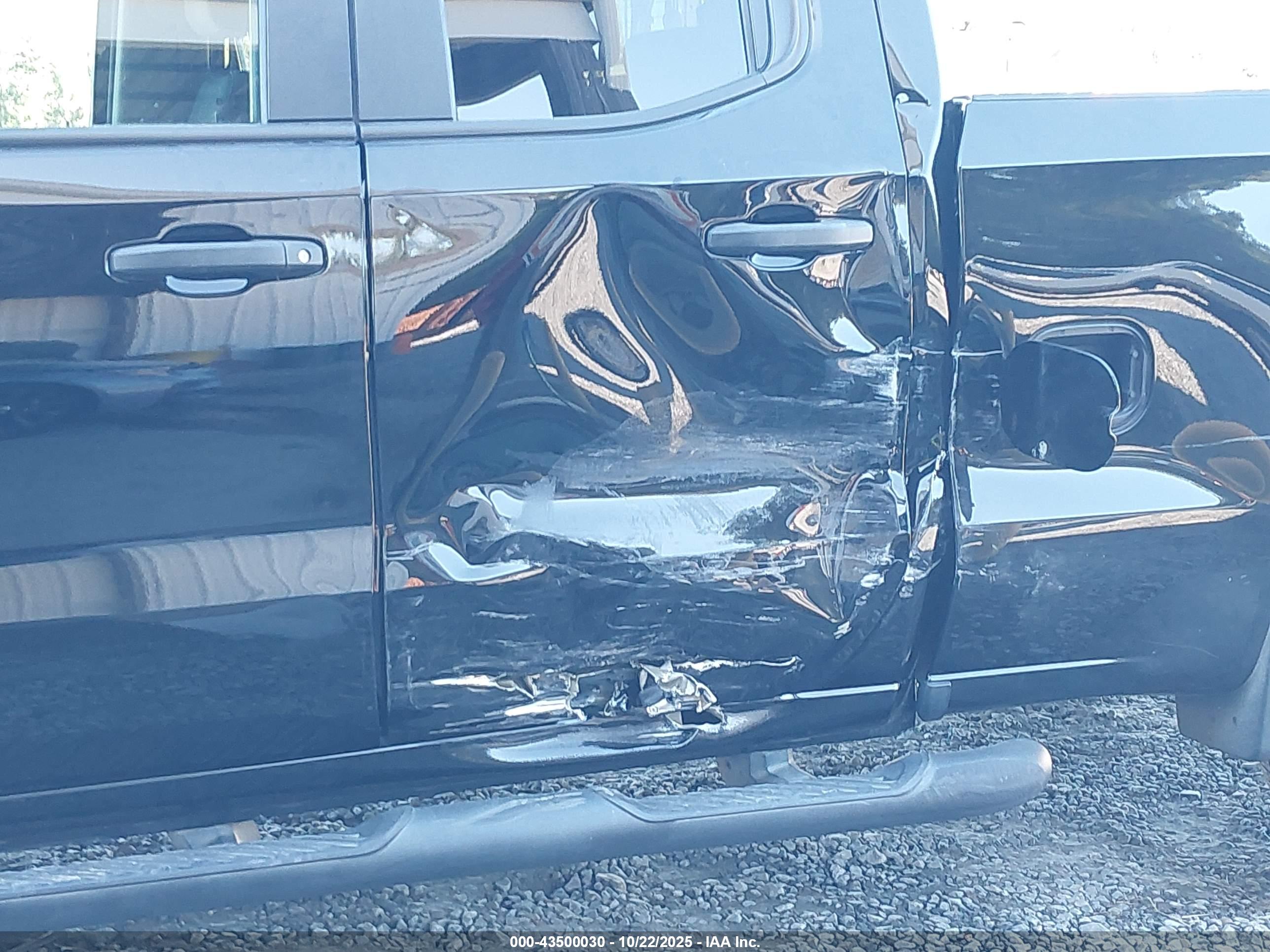 CHEVROLET SILVERADO image 6