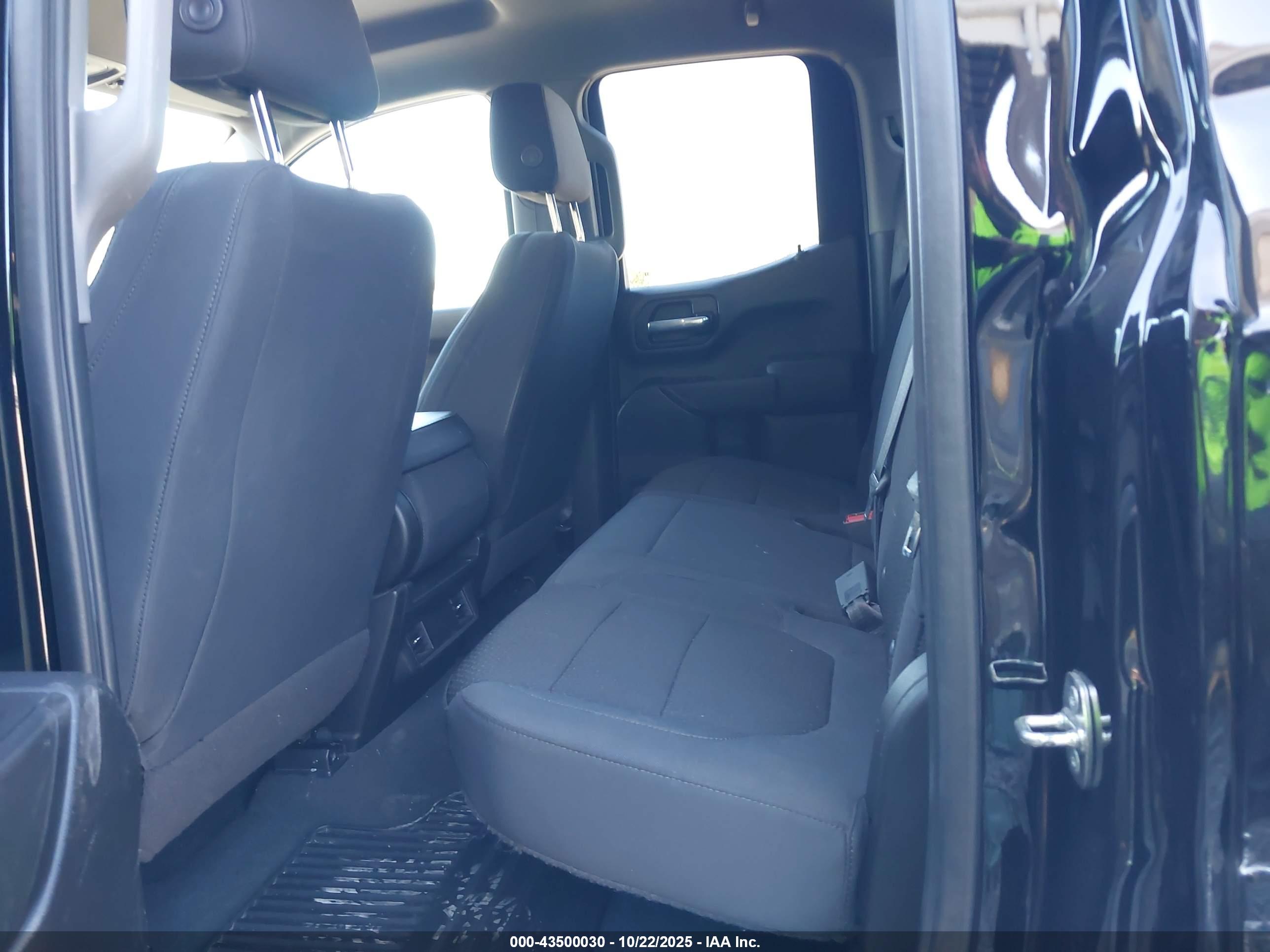 CHEVROLET SILVERADO image 8
