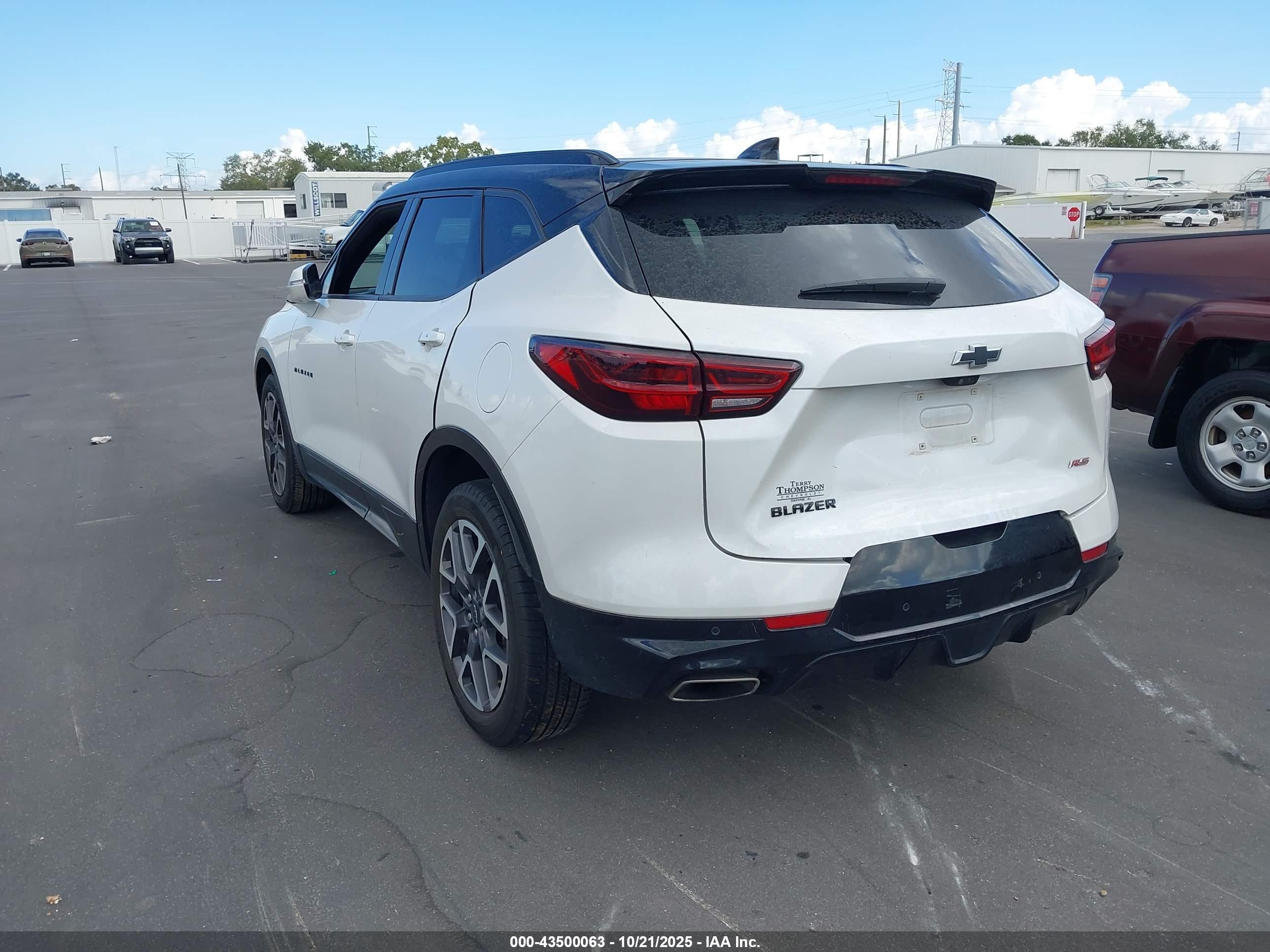 CHEVROLET BLAZER image 3