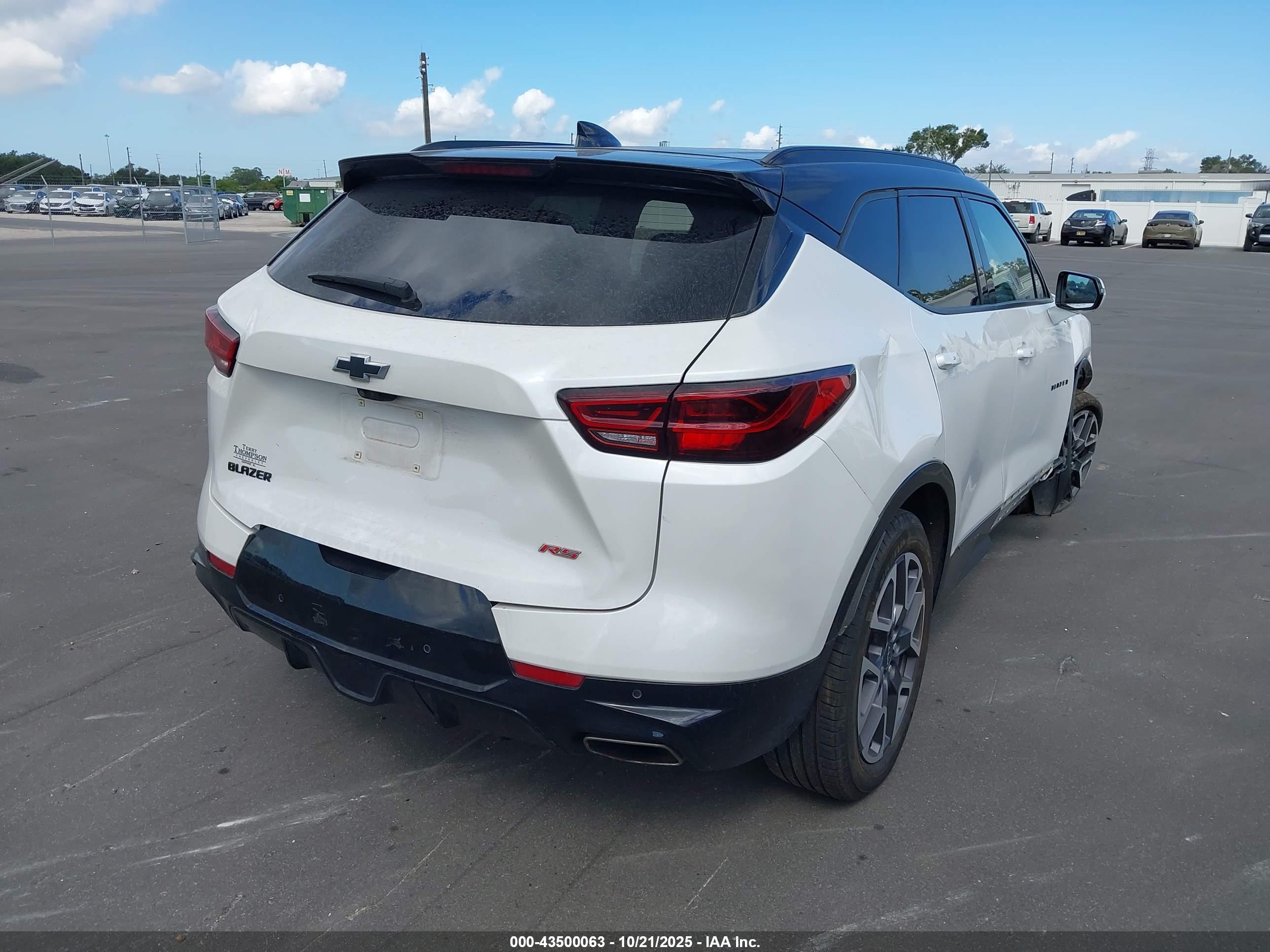 CHEVROLET BLAZER image 4