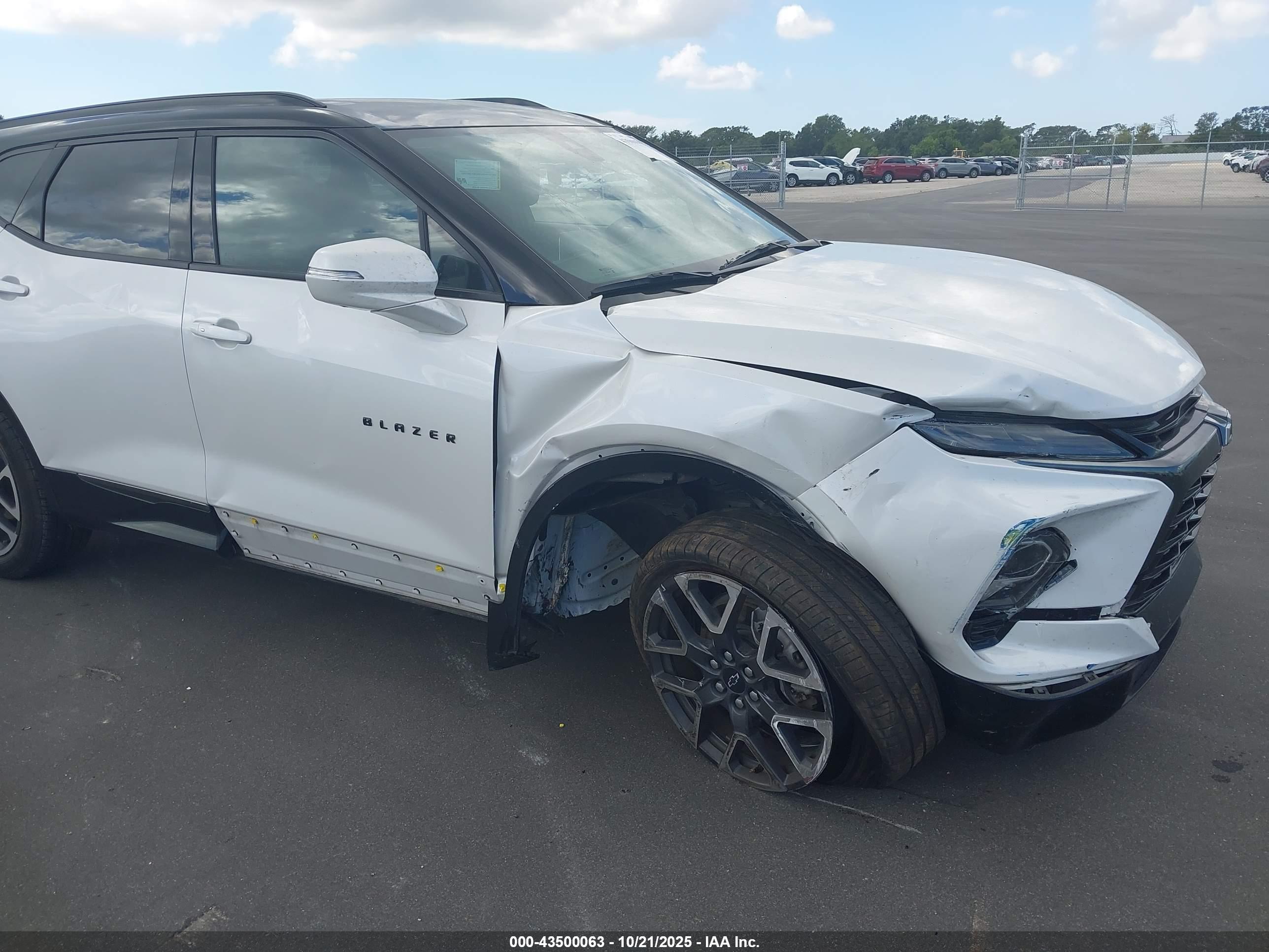 CHEVROLET BLAZER image 6