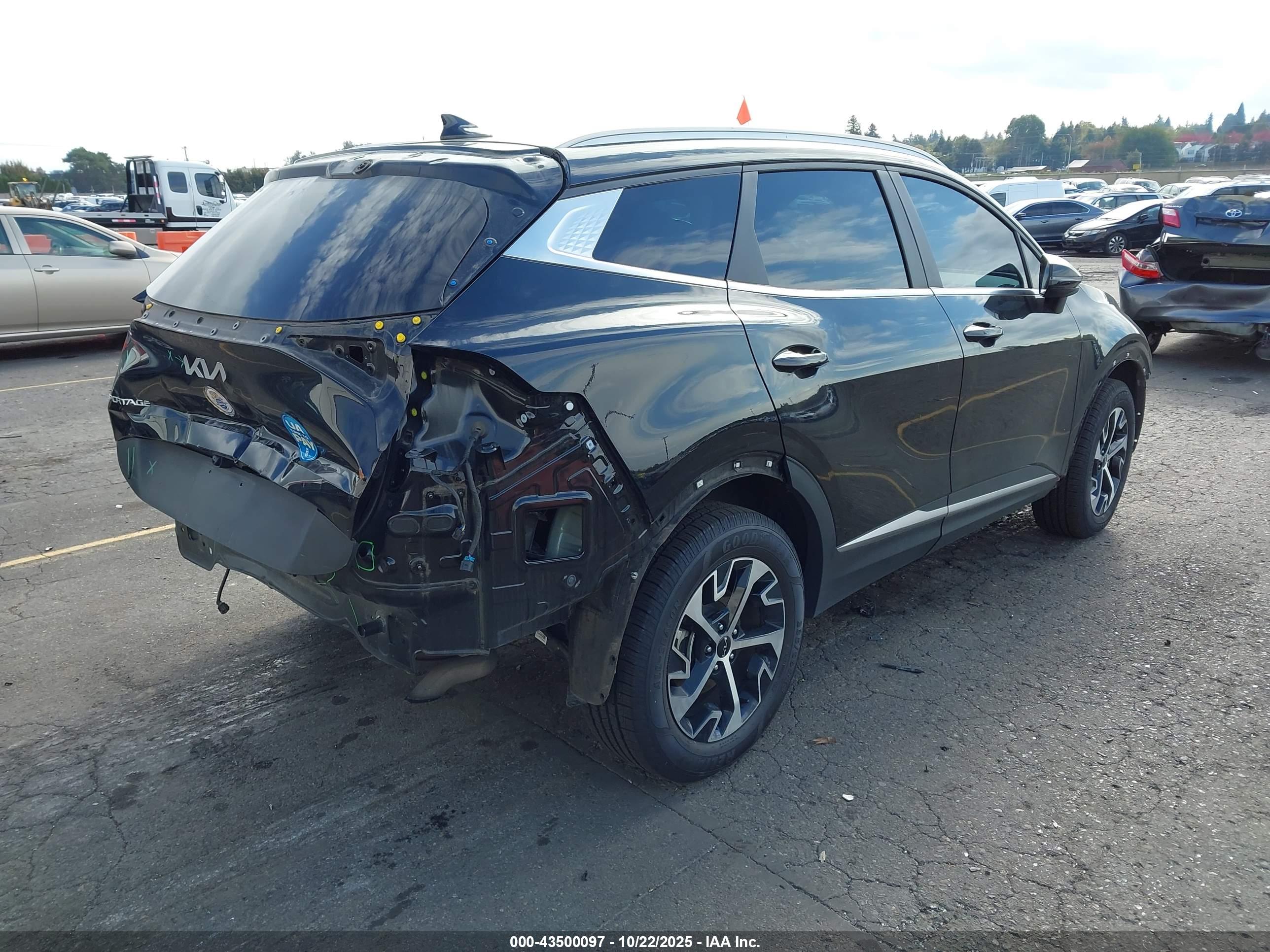 KIA SPORTAGE image 4