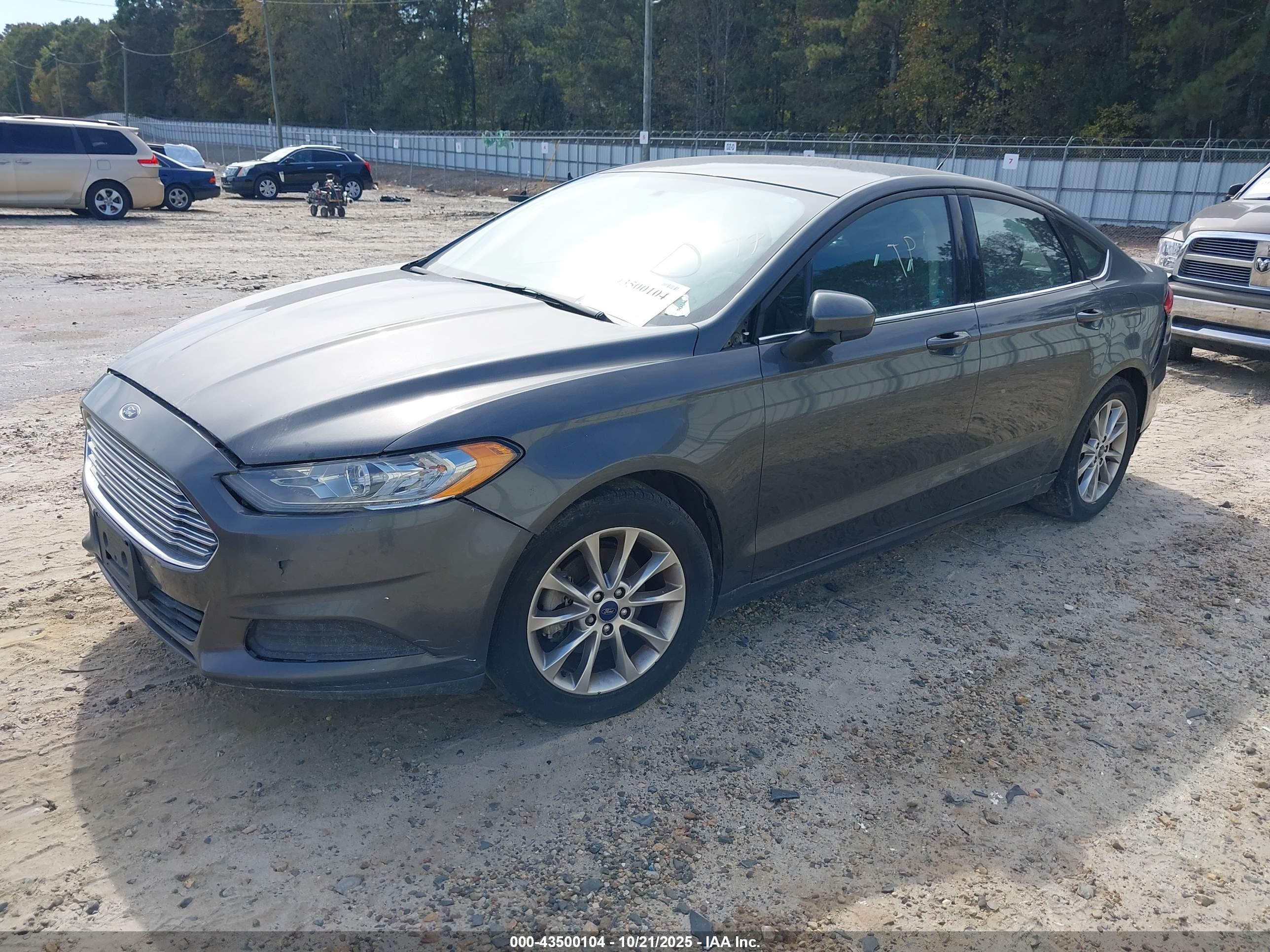 FORD FUSION image 2