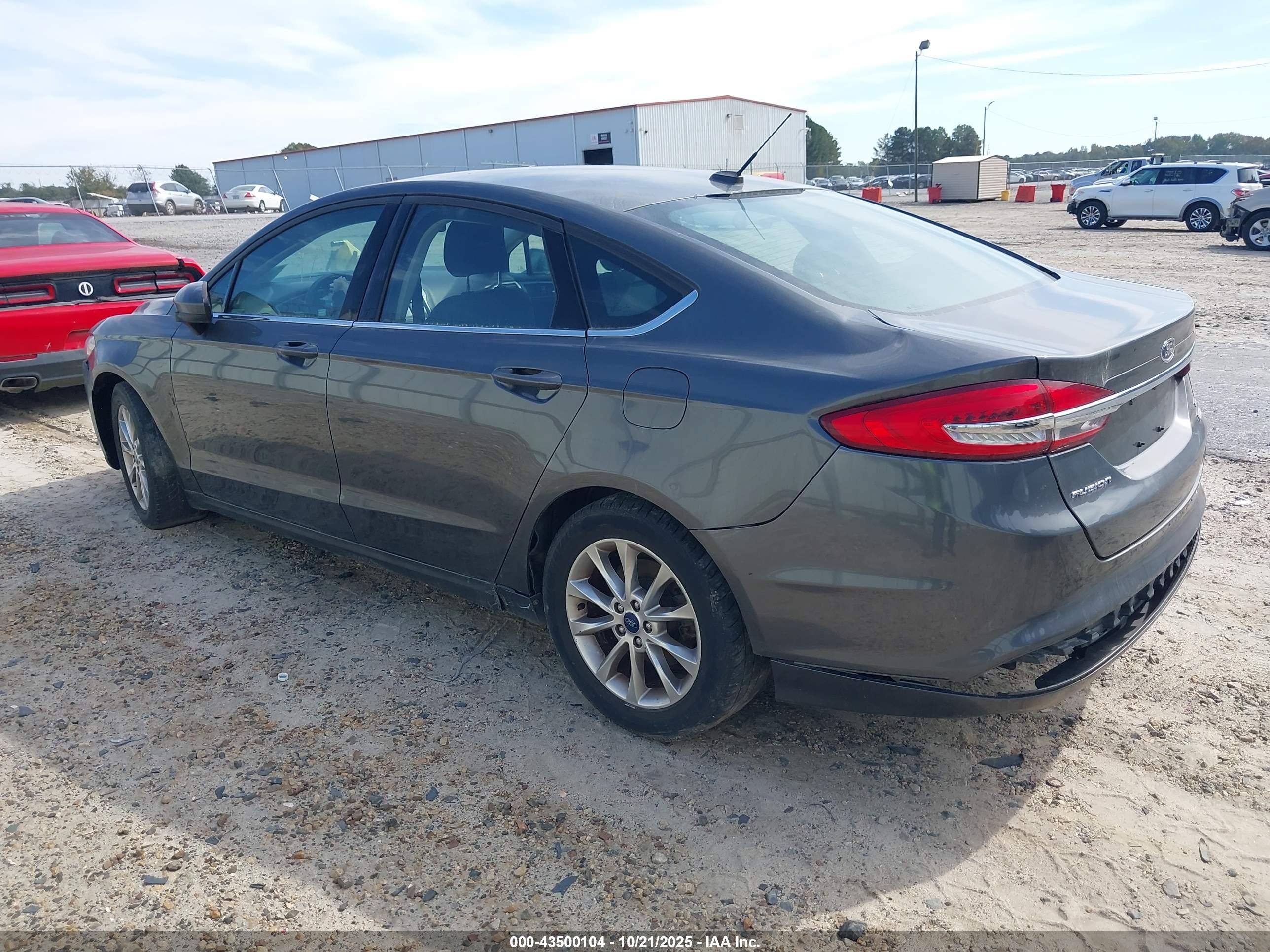 FORD FUSION image 3