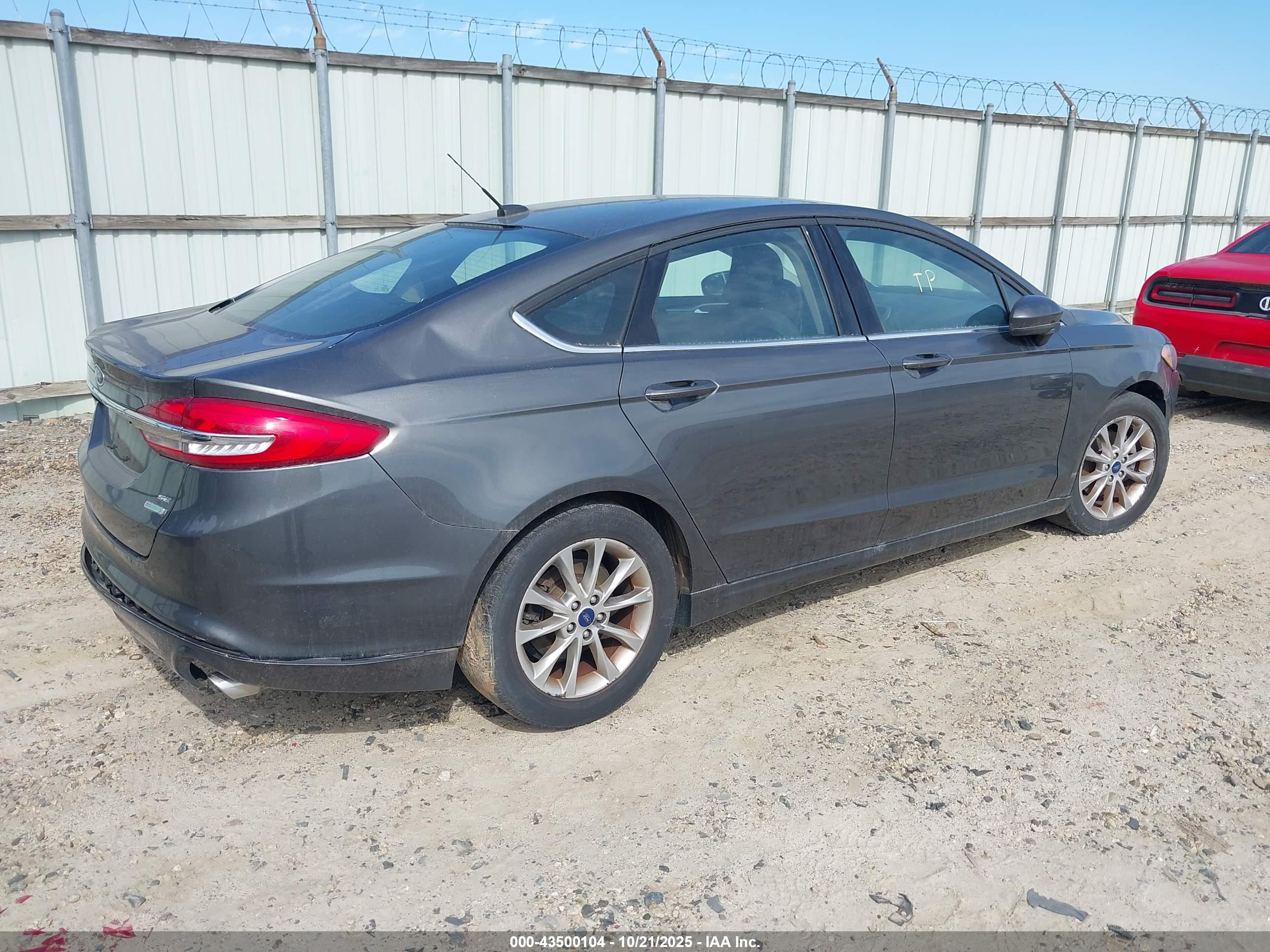 FORD FUSION image 4