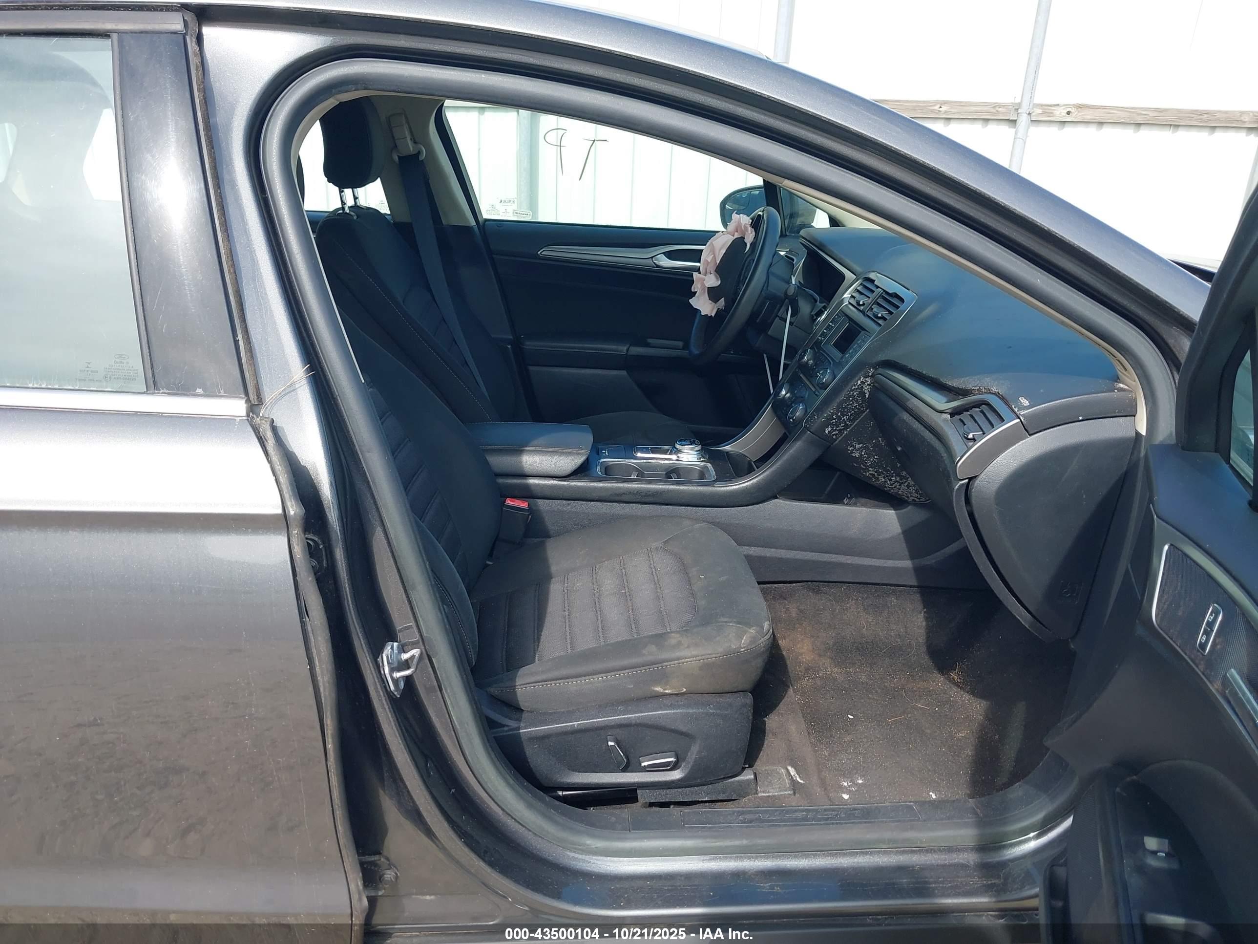 FORD FUSION image 5