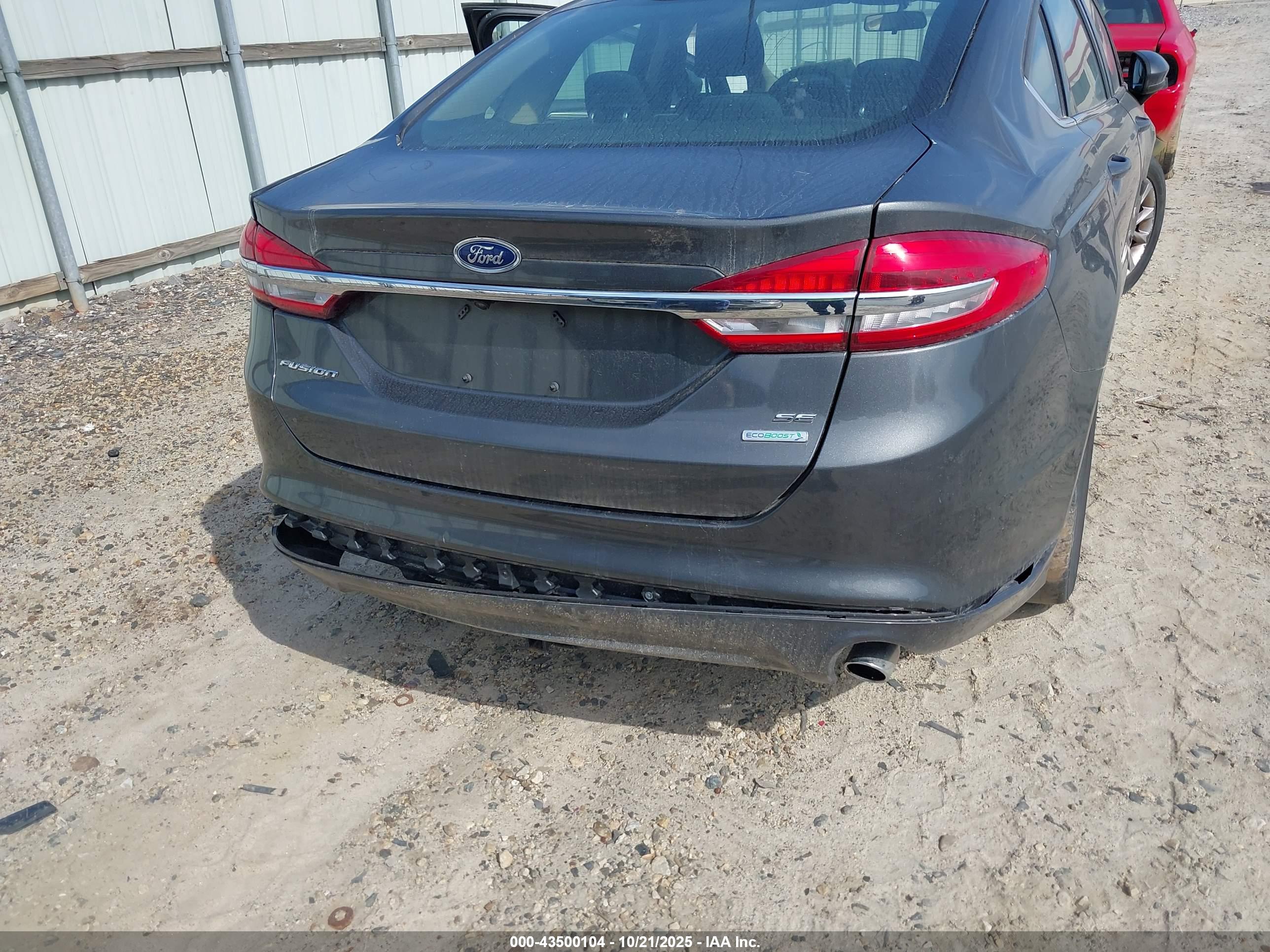 FORD FUSION image 6