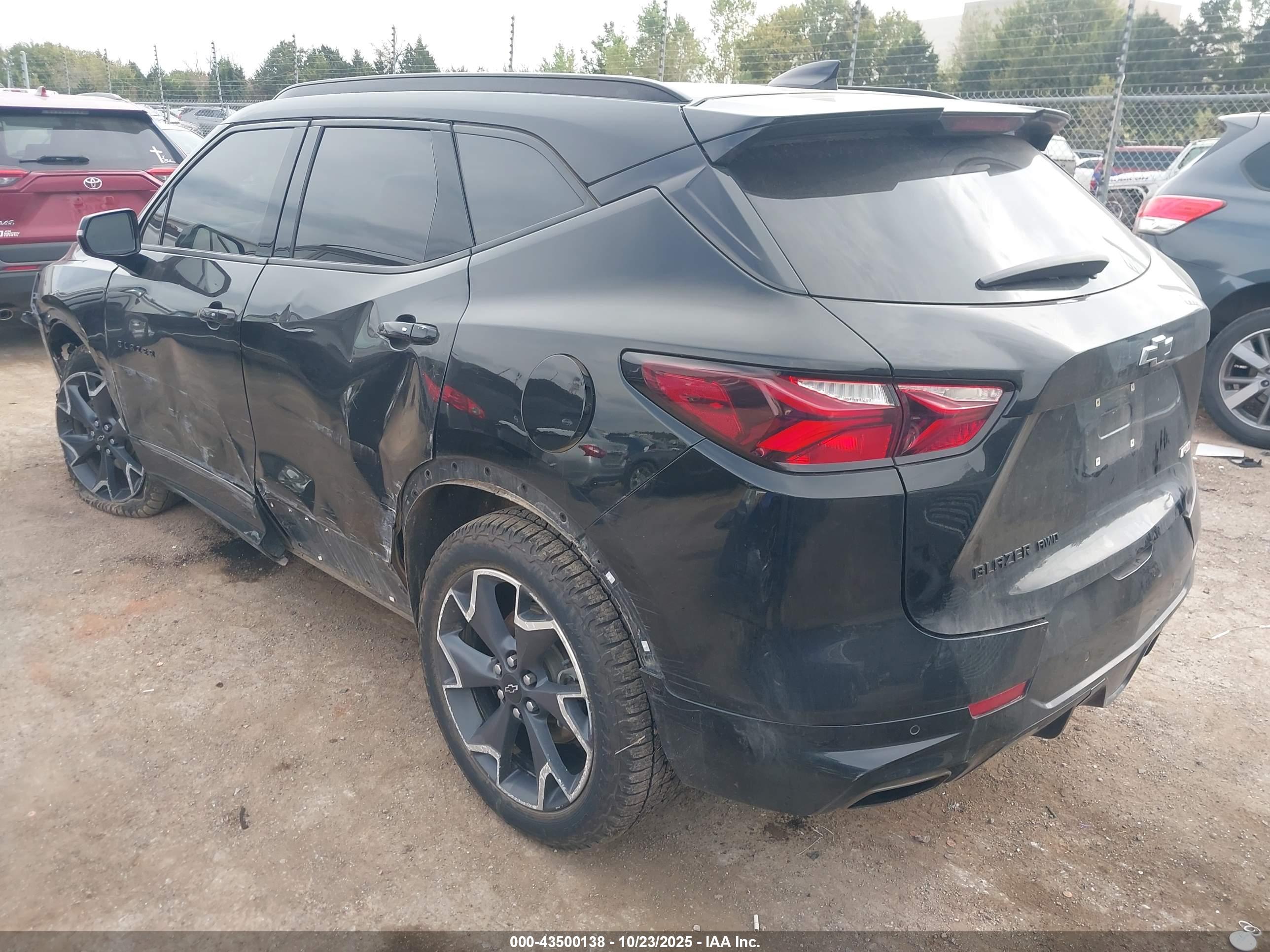 CHEVROLET BLAZER image 3
