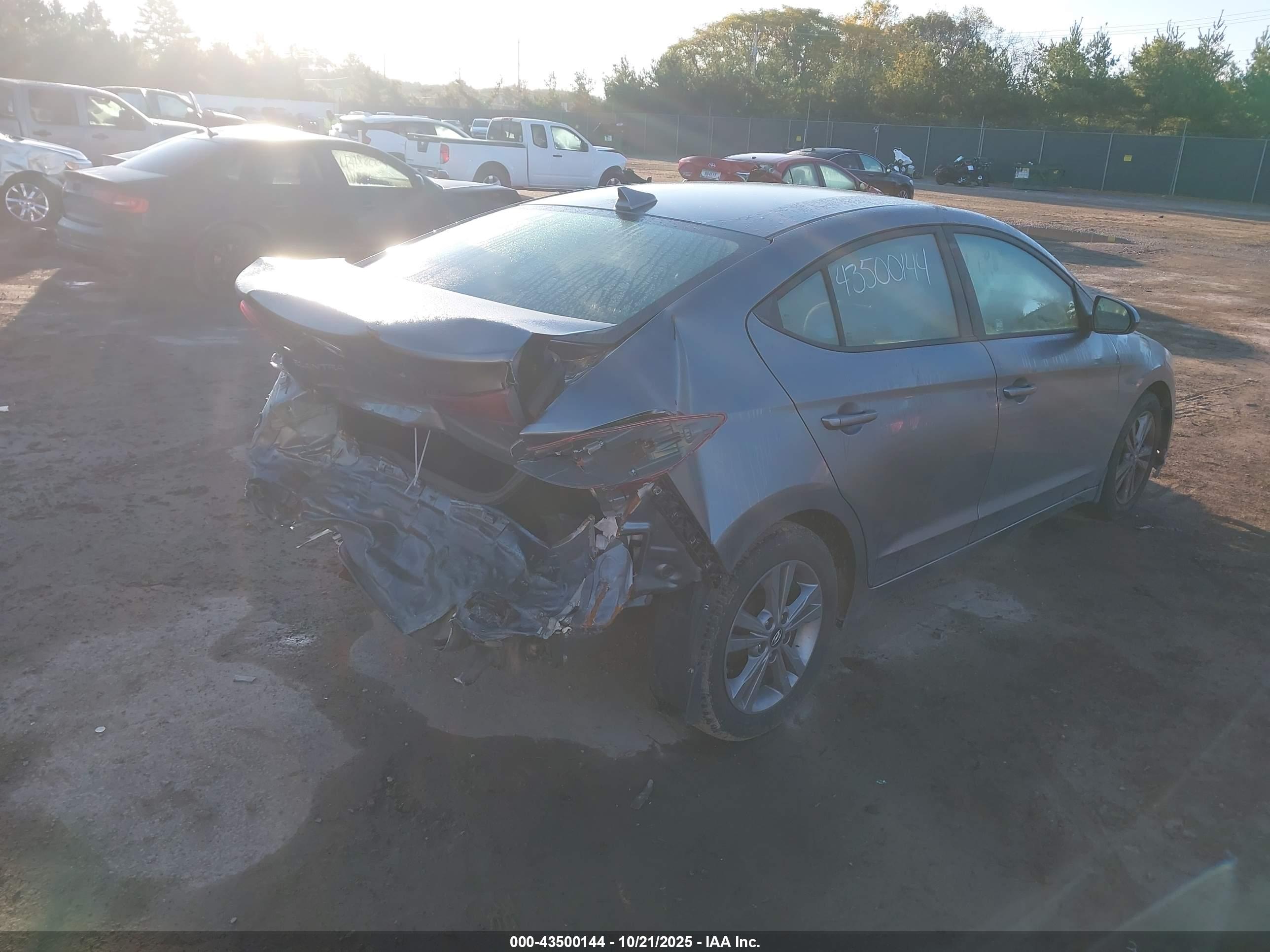 HYUNDAI ELANTRA image 4