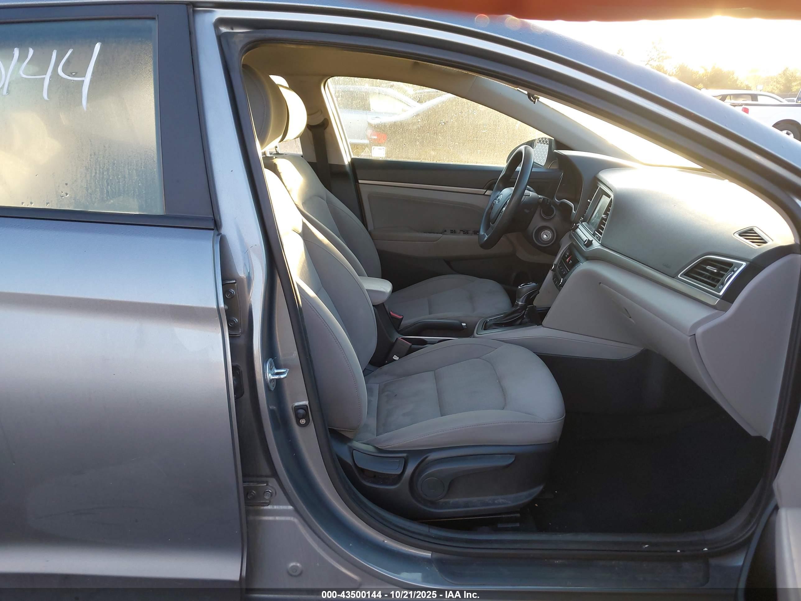 HYUNDAI ELANTRA image 5