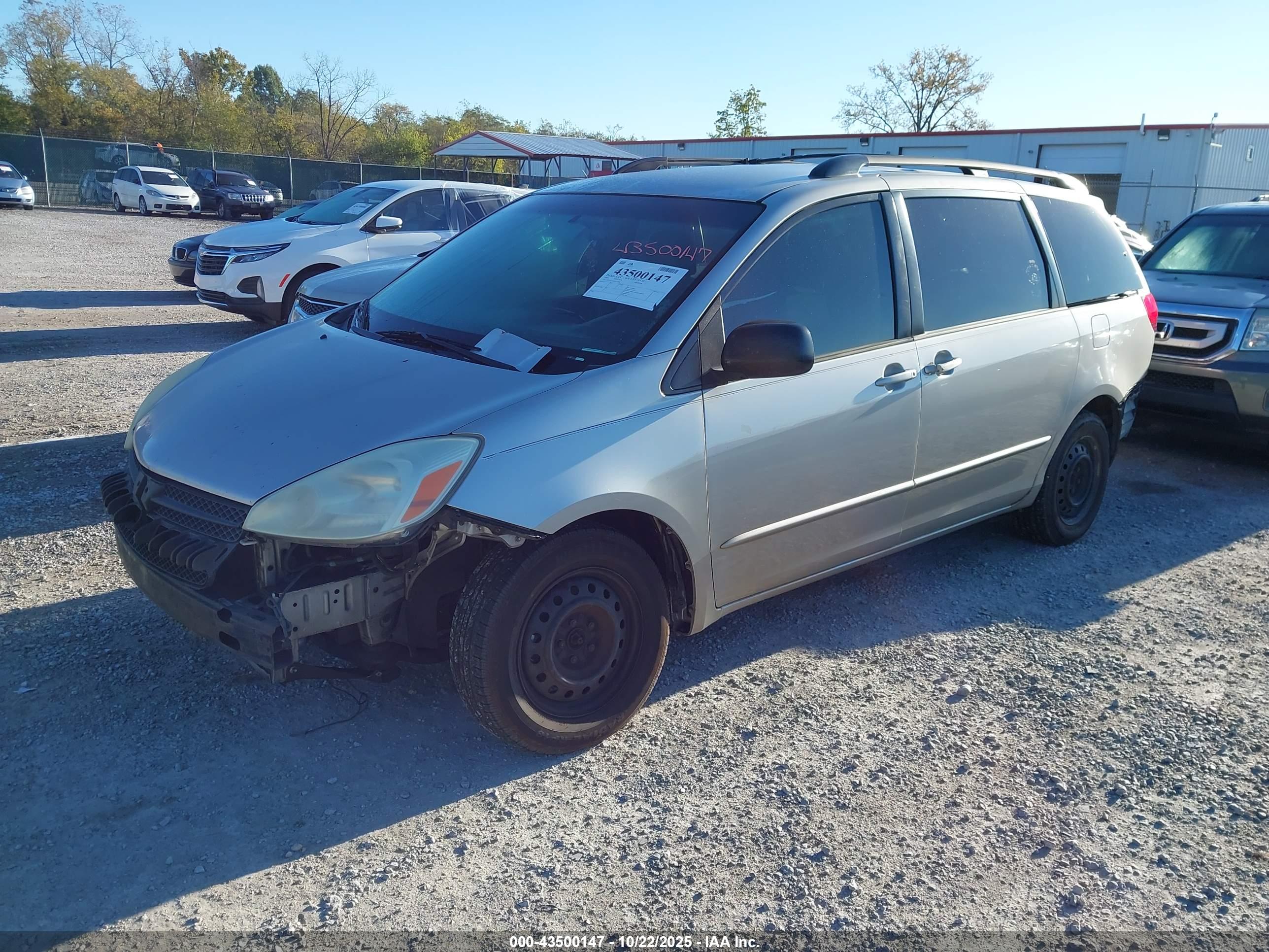 TOYOTA SIENNA image 2