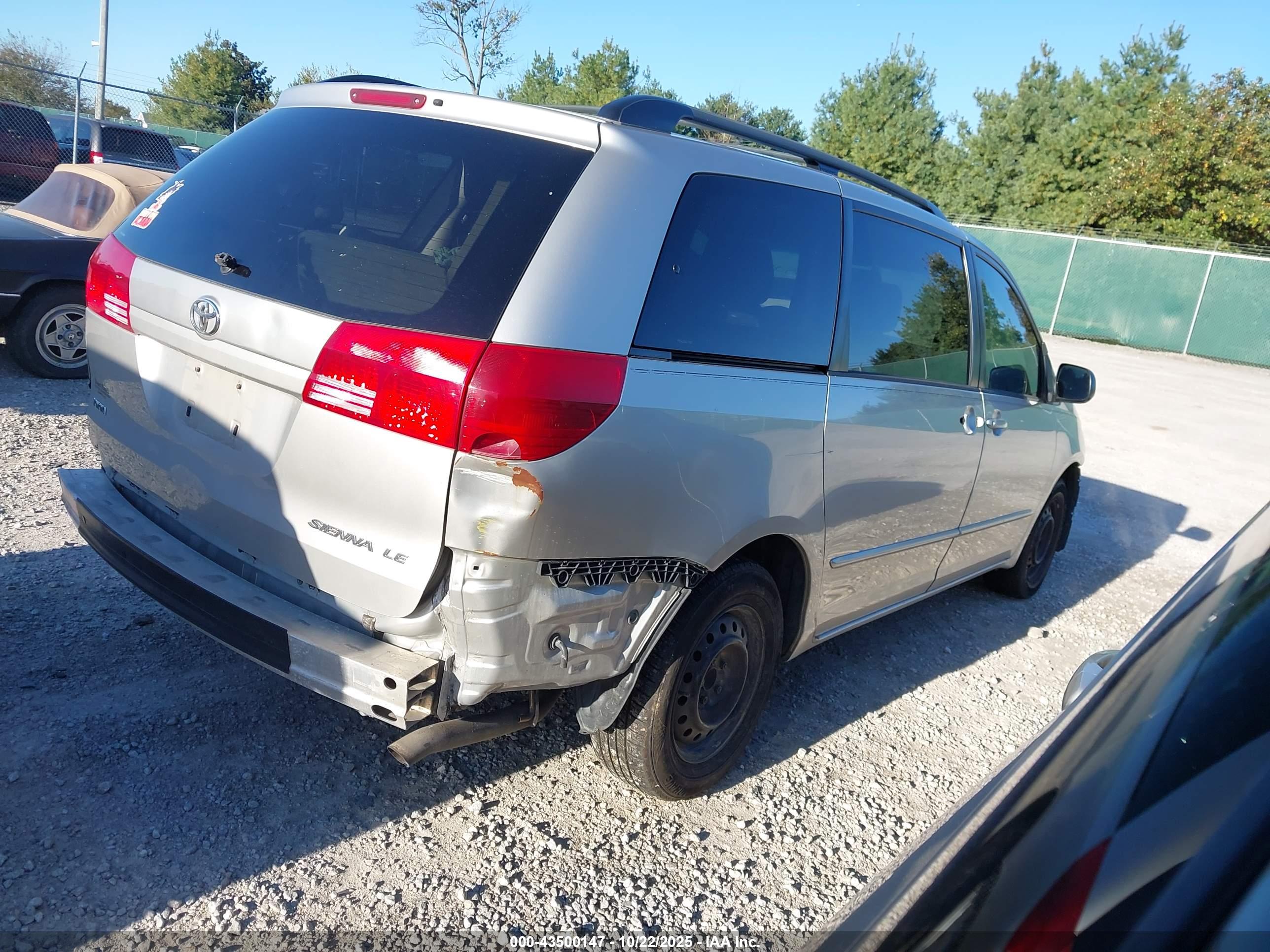 TOYOTA SIENNA image 4