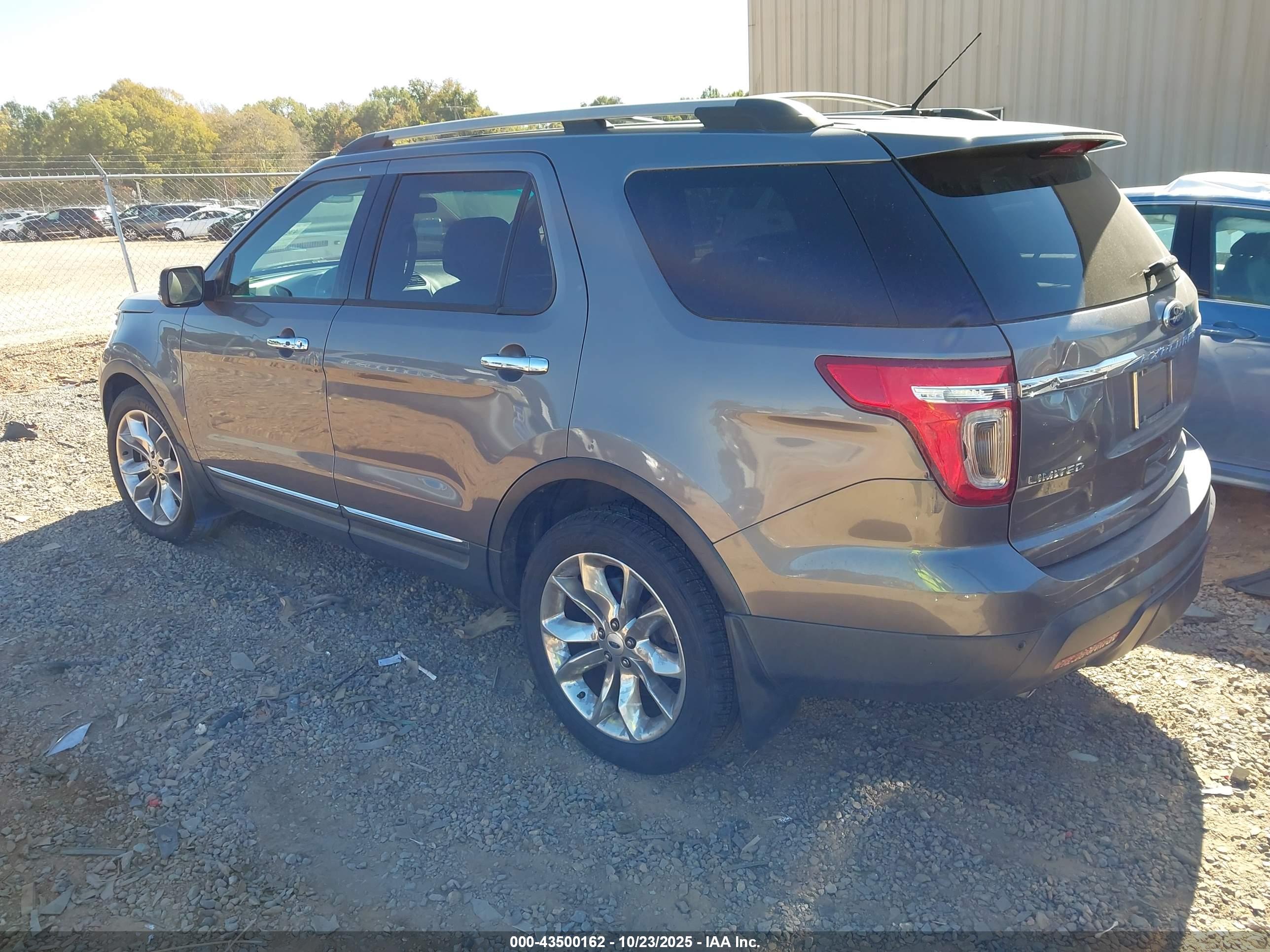 FORD EXPLORER image 3