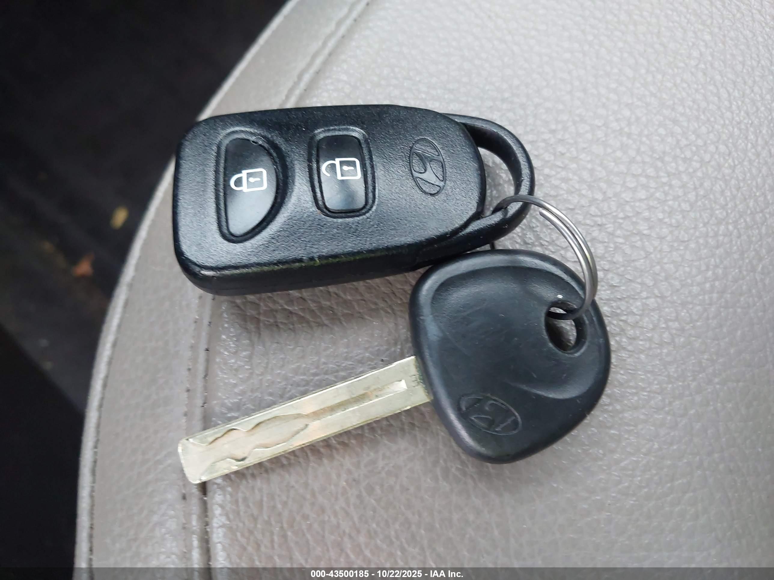 HYUNDAI TUCSON image 11