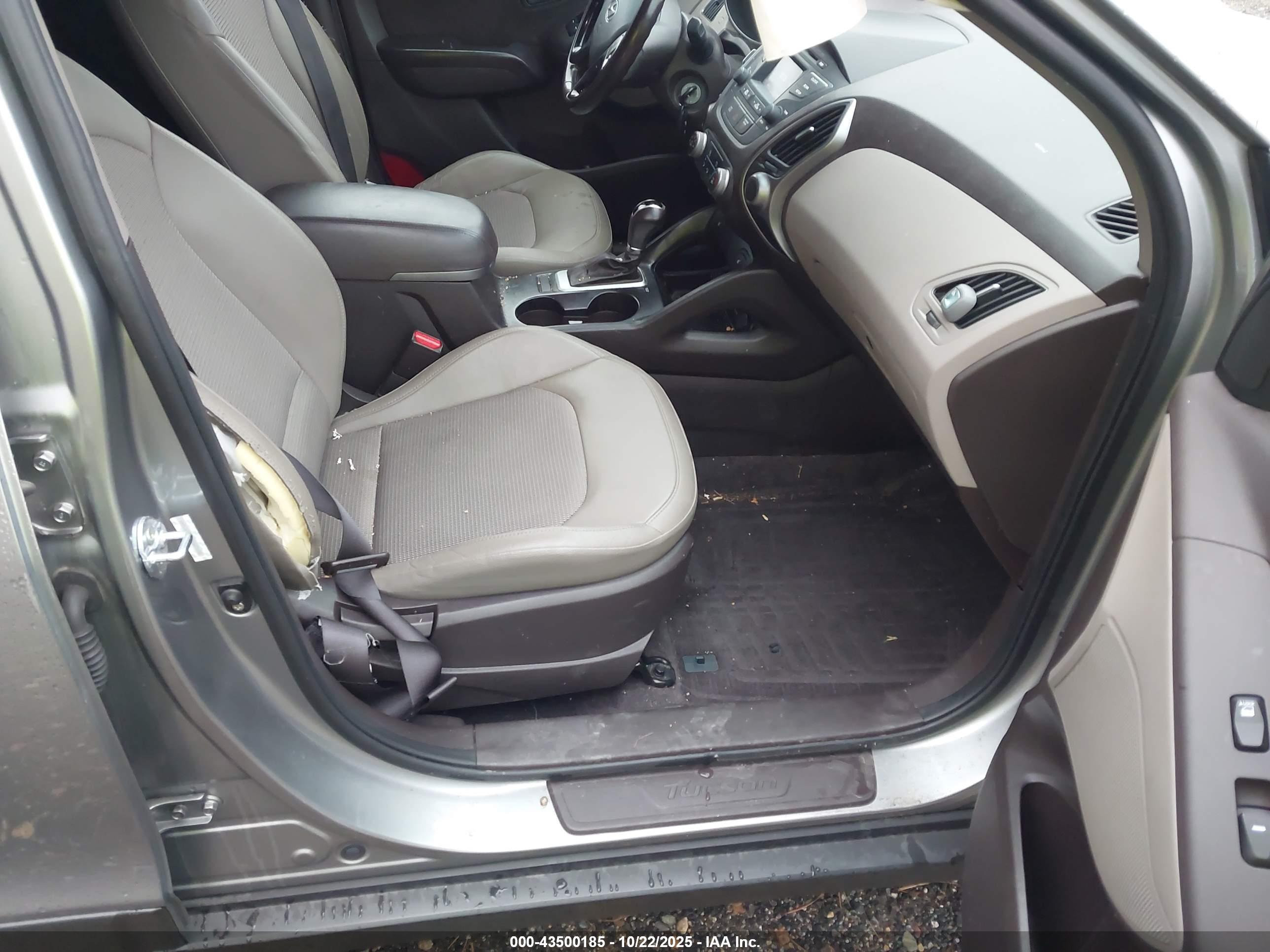 HYUNDAI TUCSON image 5