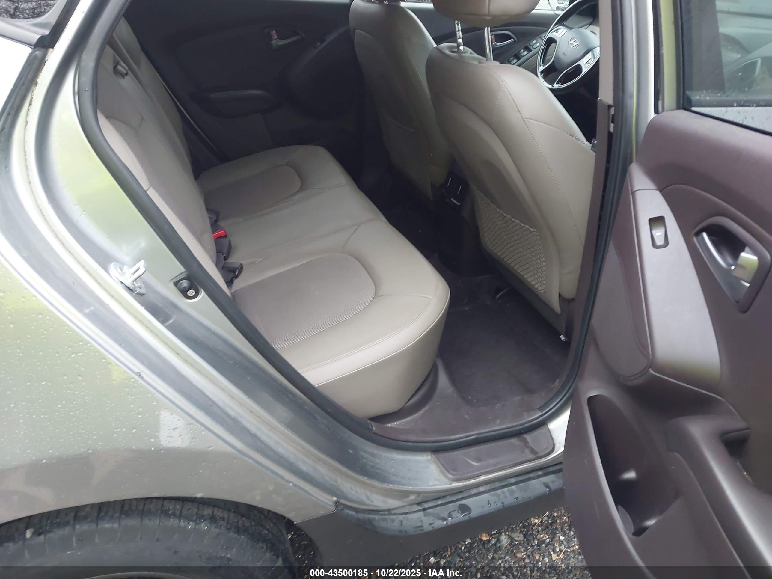HYUNDAI TUCSON image 8