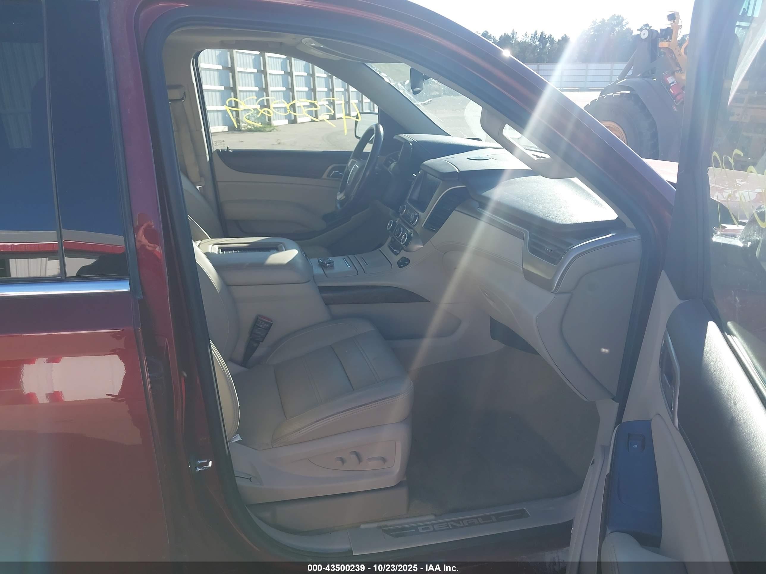 GMC YUKON image 5