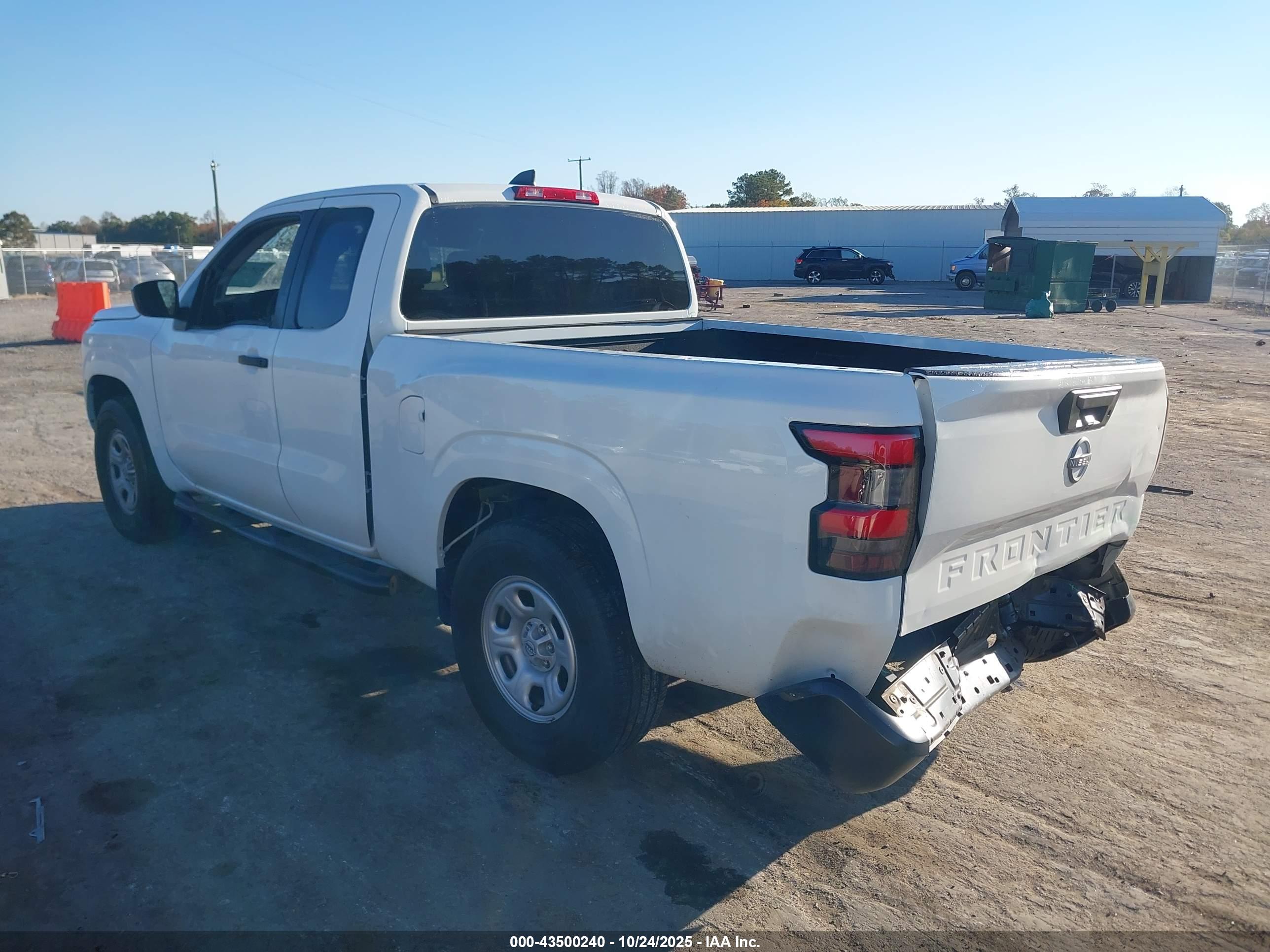 NISSAN FRONTIER image 3