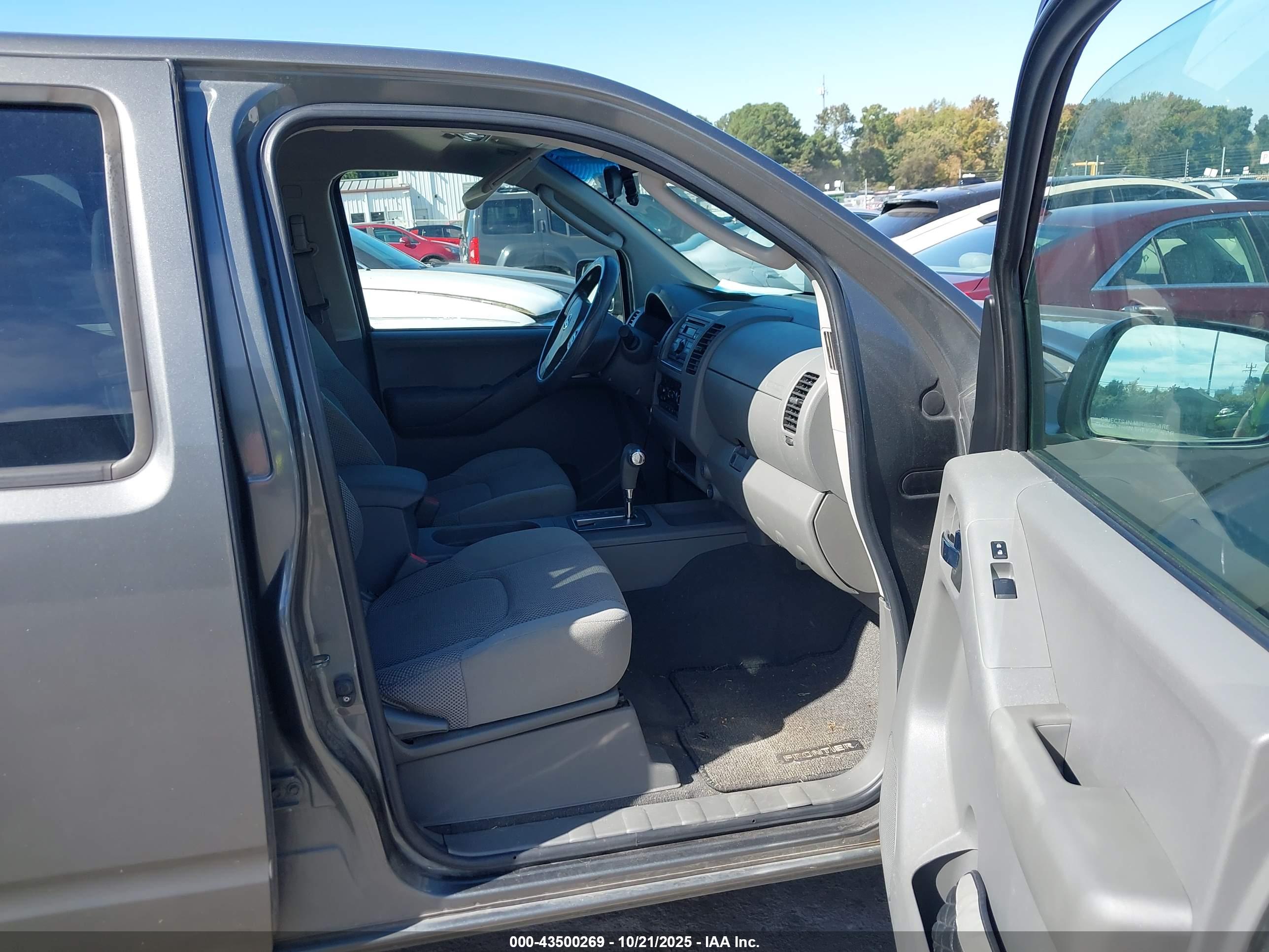 NISSAN FRONTIER image 5
