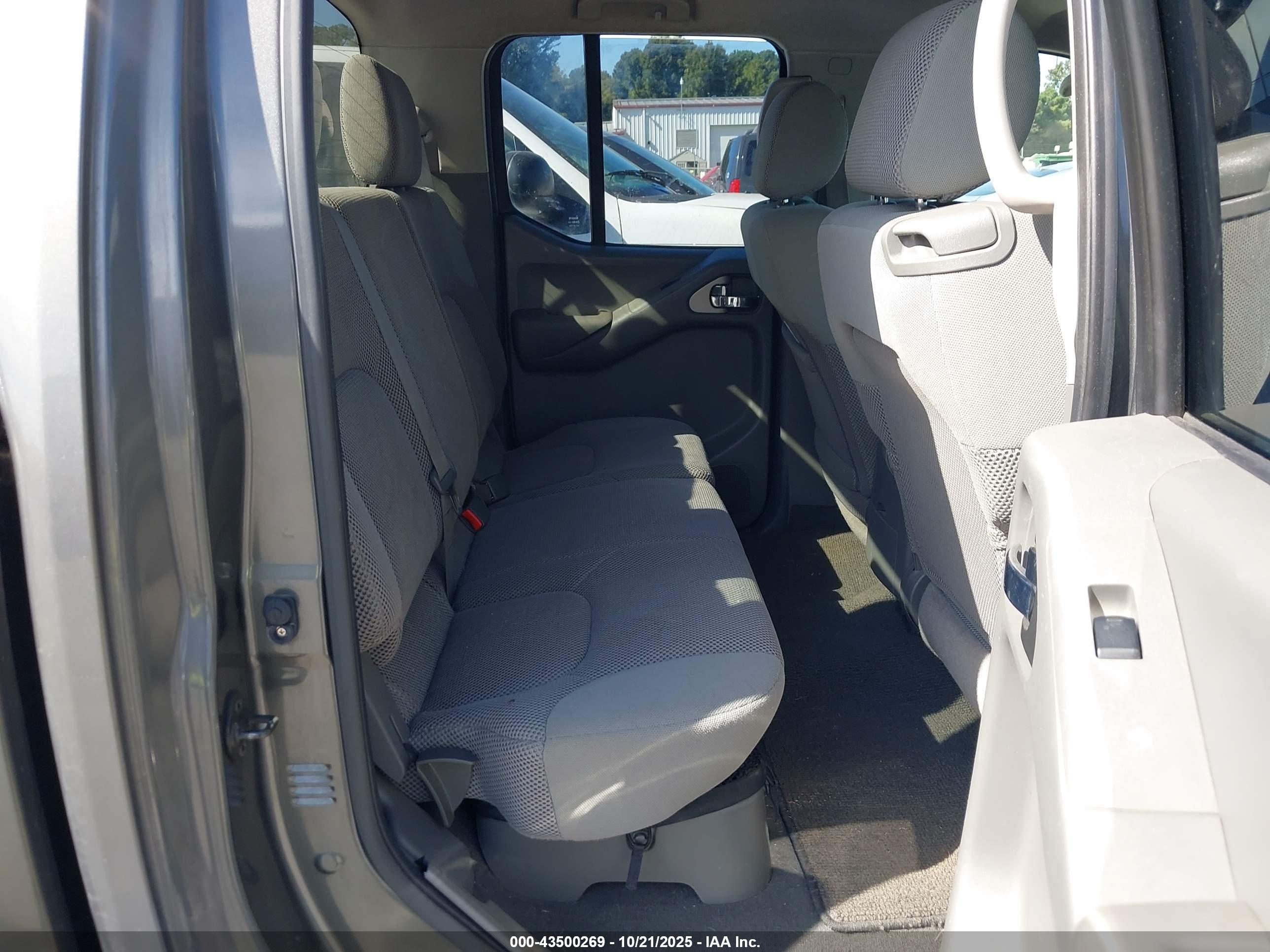 NISSAN FRONTIER image 8