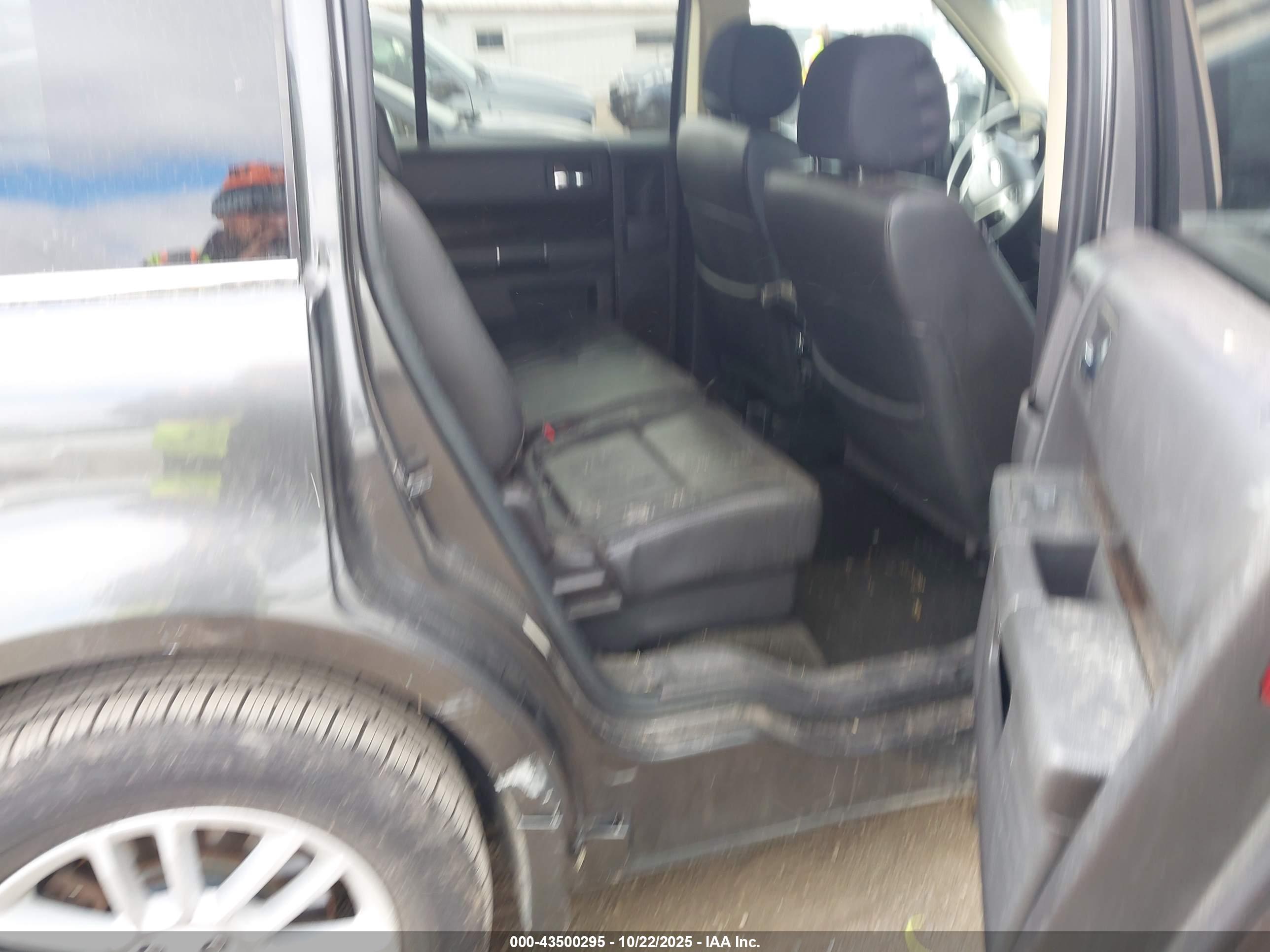 FORD FLEX image 8