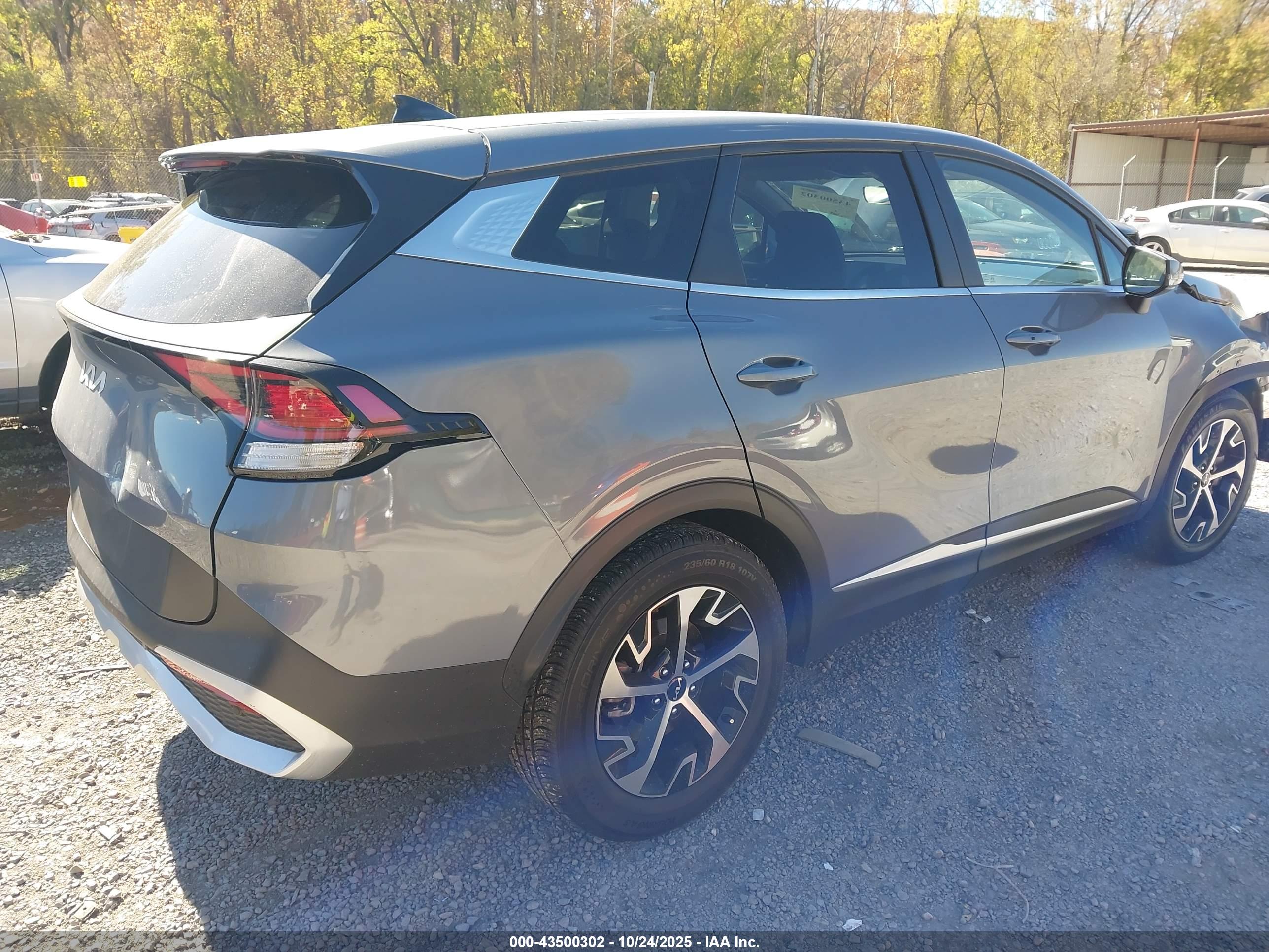 KIA SPORTAGE image 4