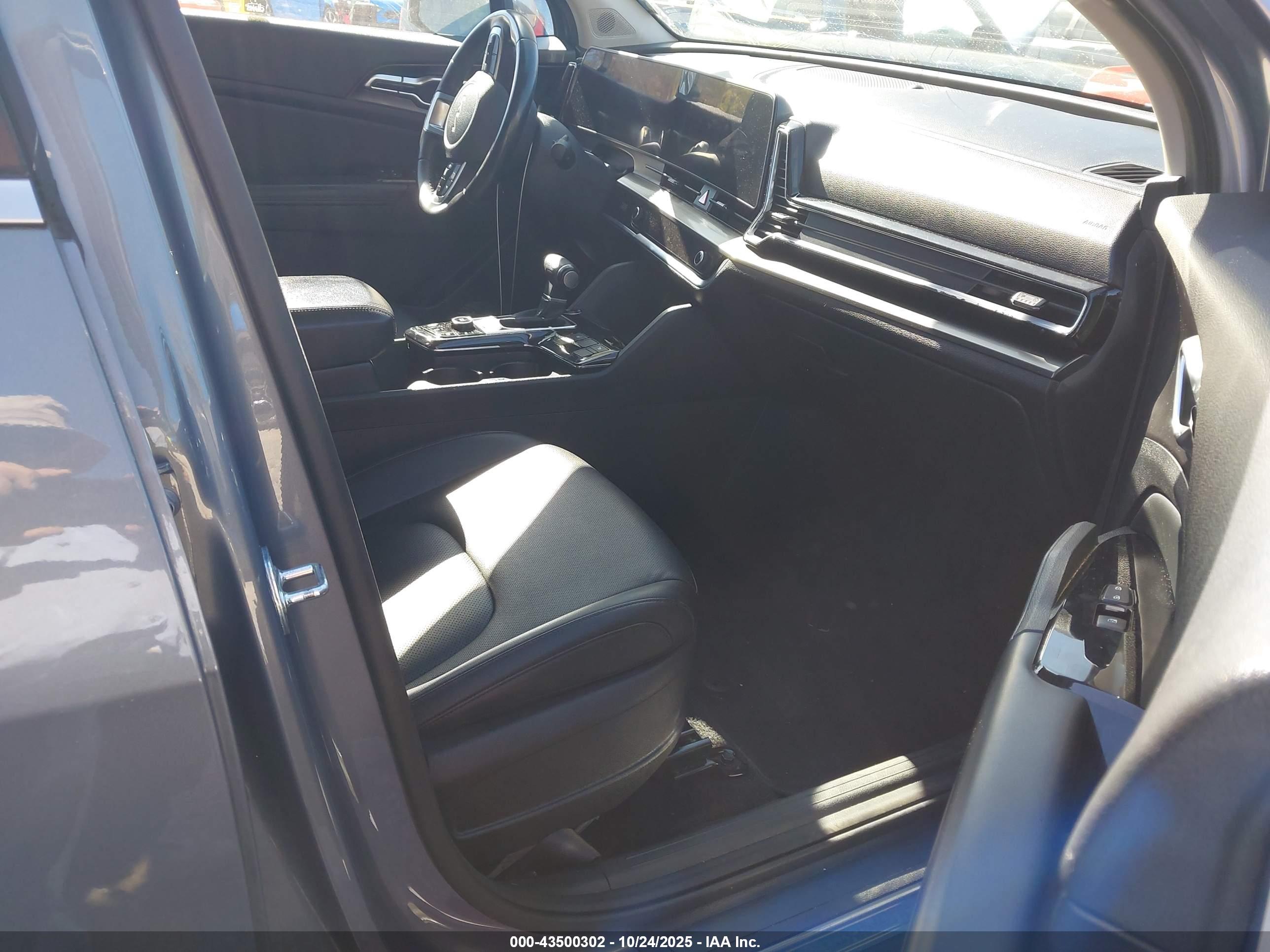 KIA SPORTAGE image 5