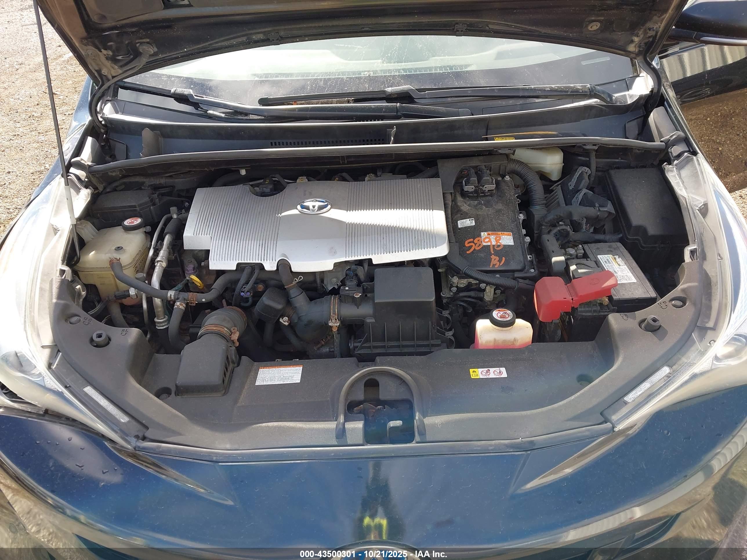 TOYOTA PRIUS image 10