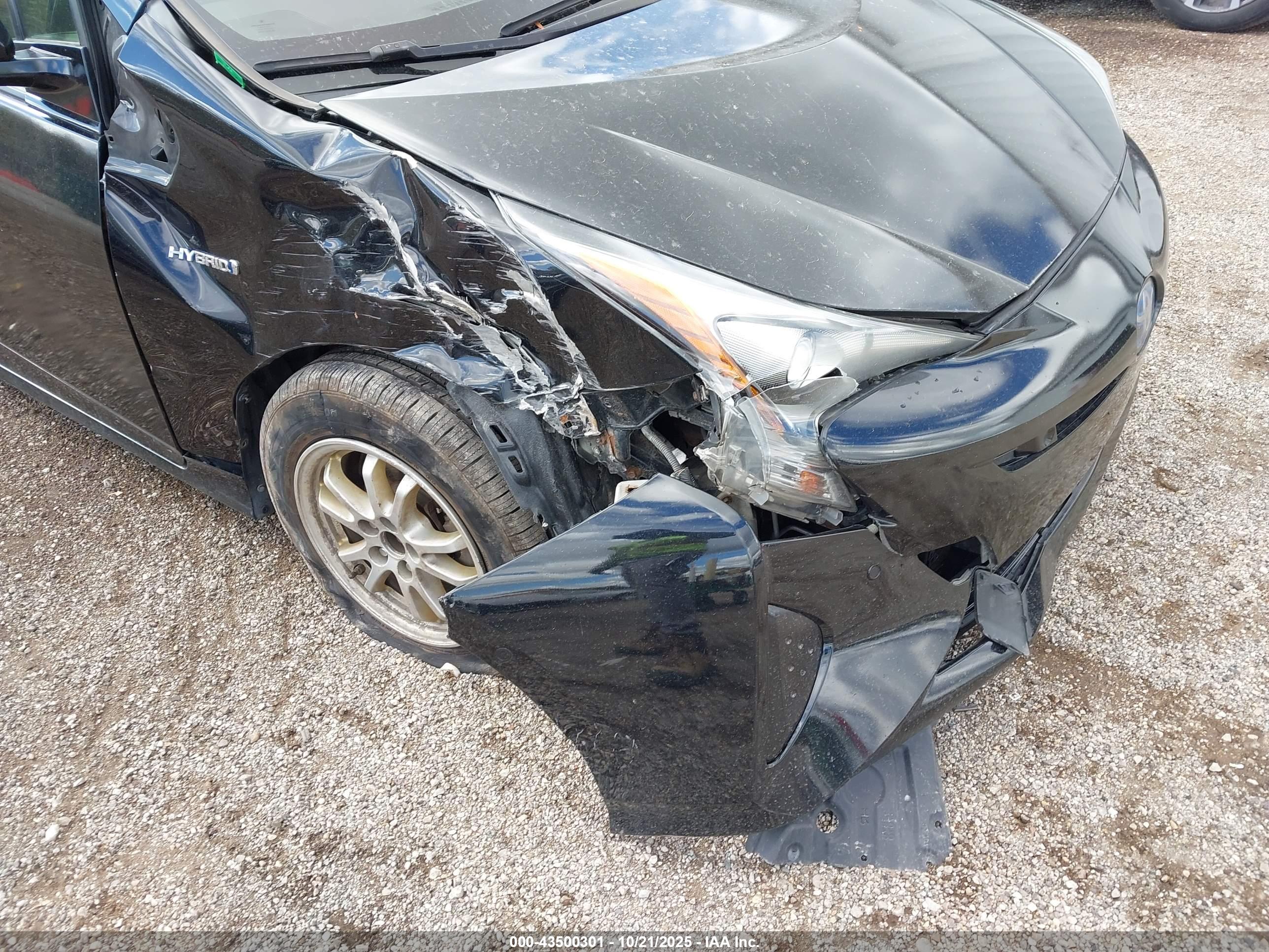 TOYOTA PRIUS image 6