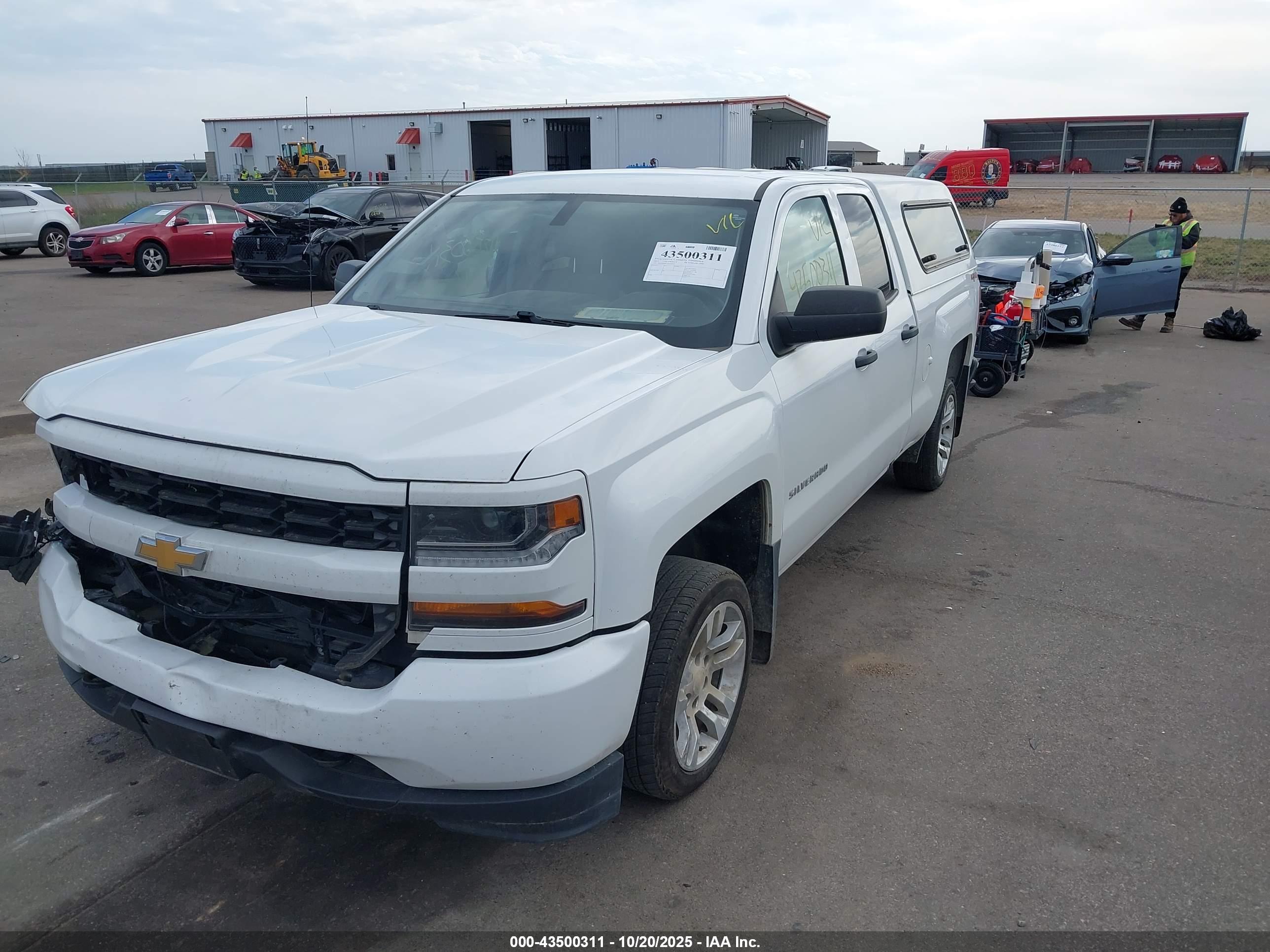 CHEVROLET SILVERADO image 2