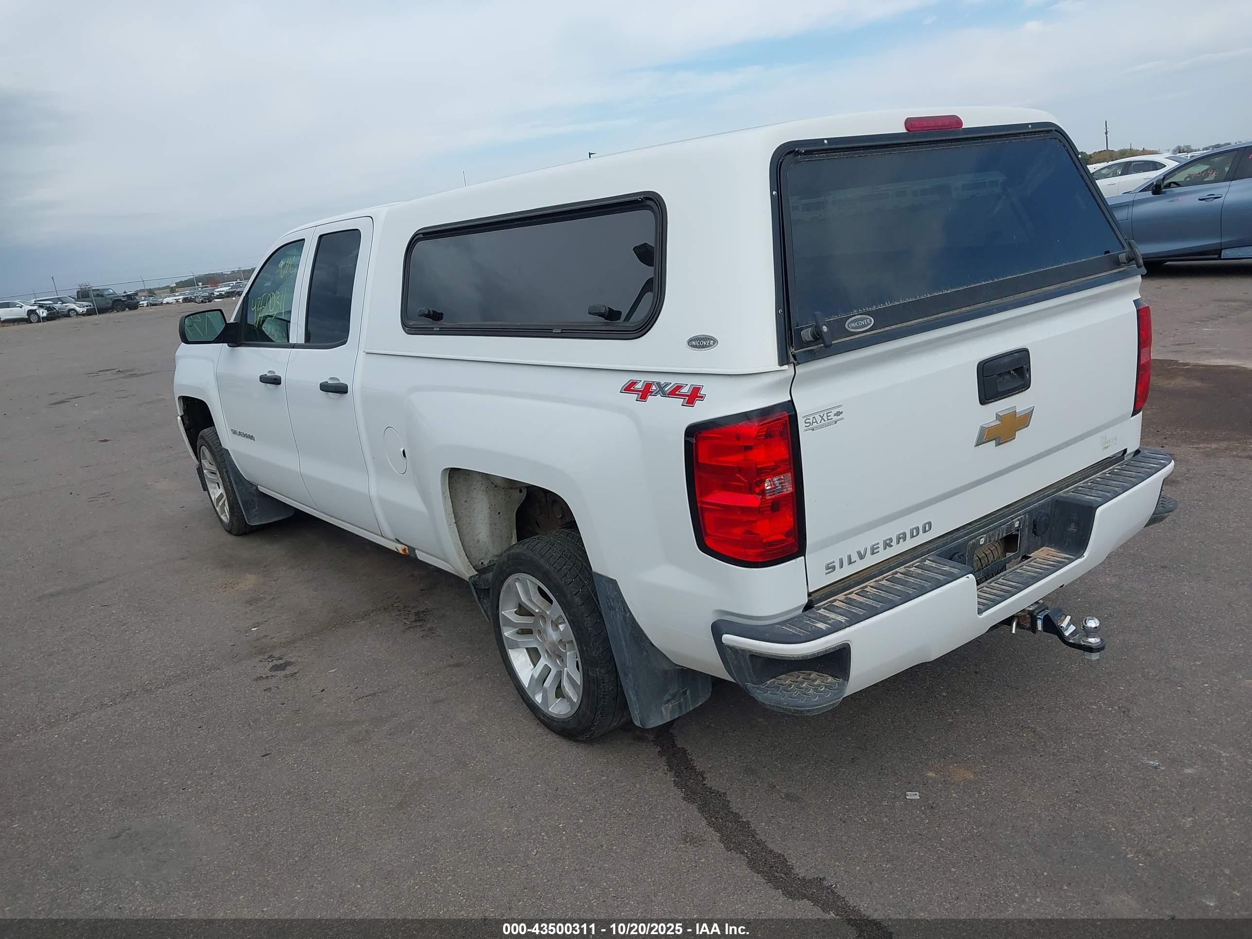 CHEVROLET SILVERADO image 3