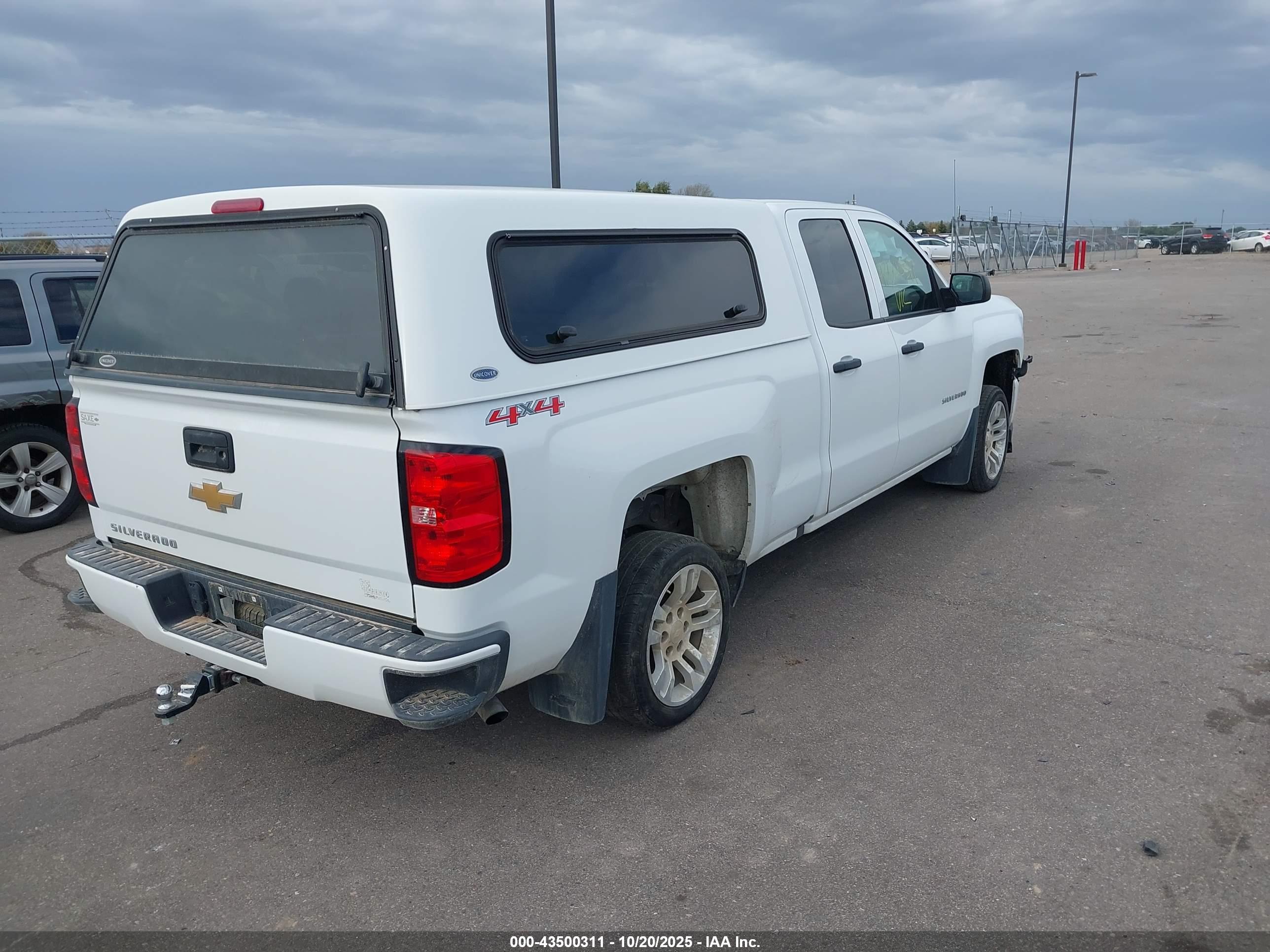 CHEVROLET SILVERADO image 4