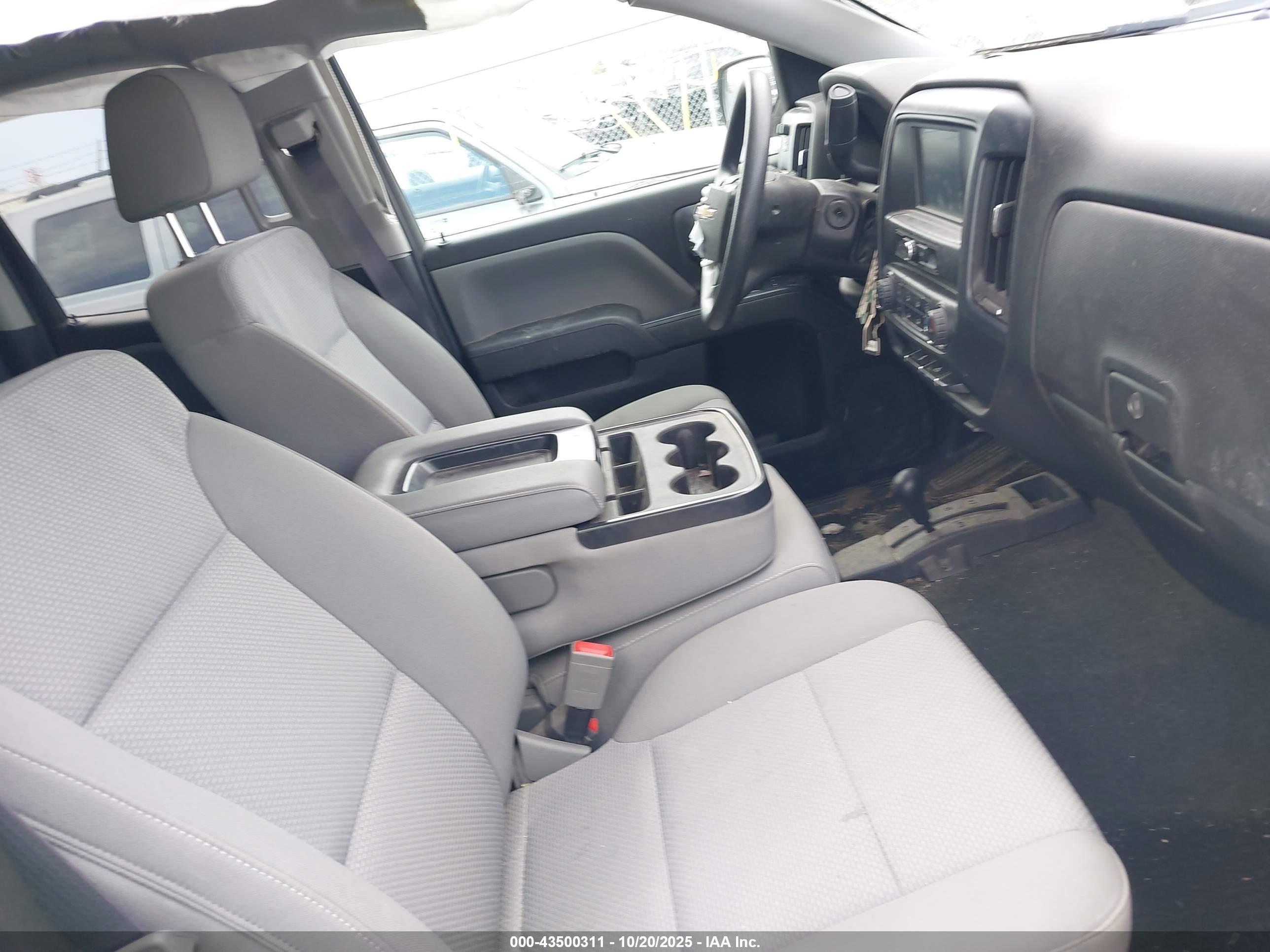 CHEVROLET SILVERADO image 5