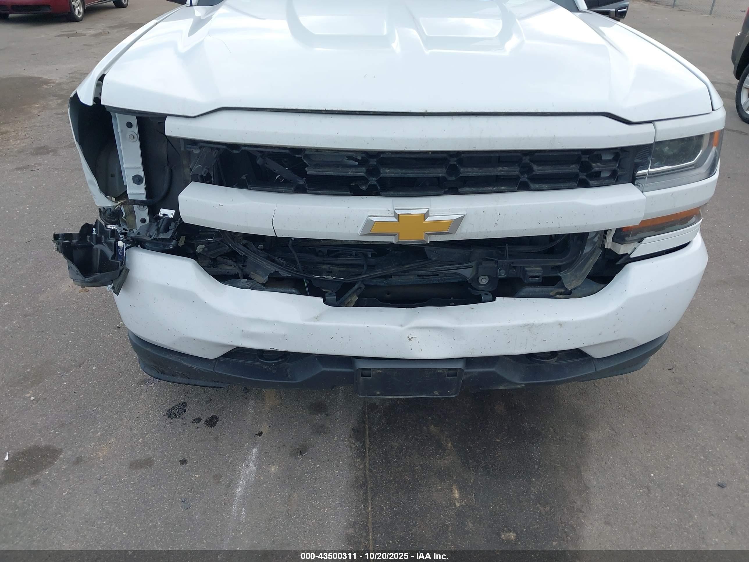 CHEVROLET SILVERADO image 6