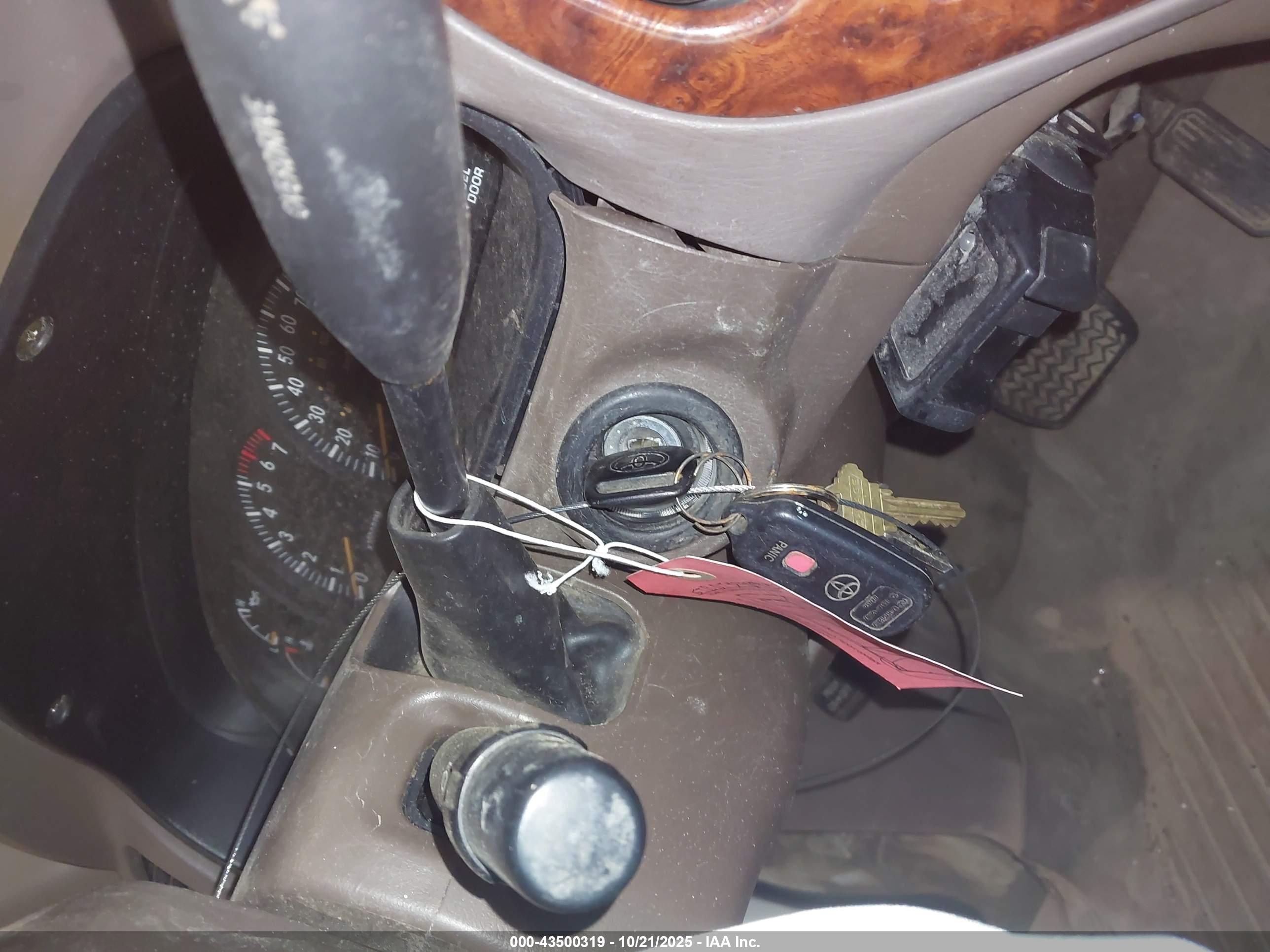 TOYOTA TUNDRA image 11