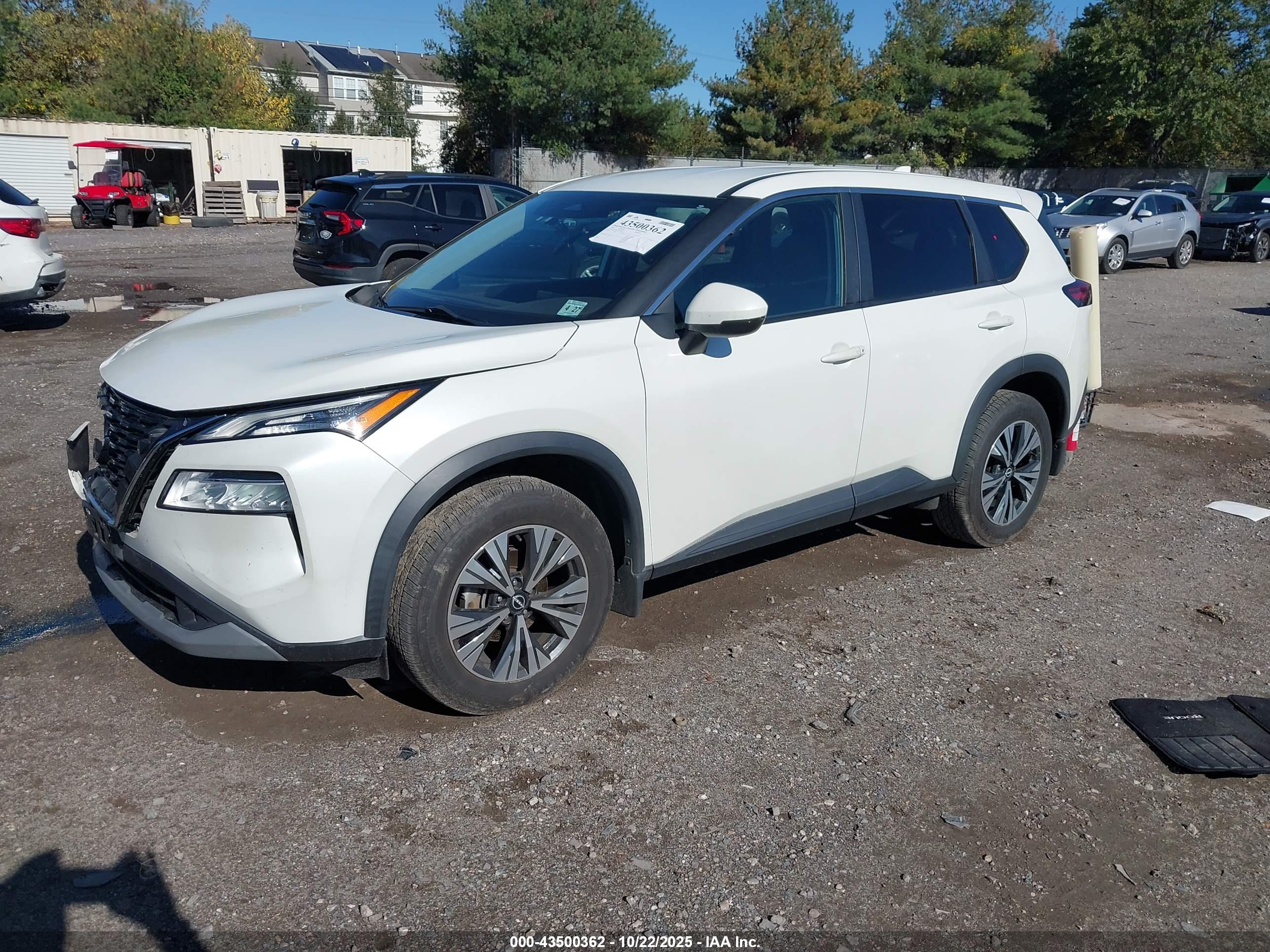NISSAN ROGUE image 2