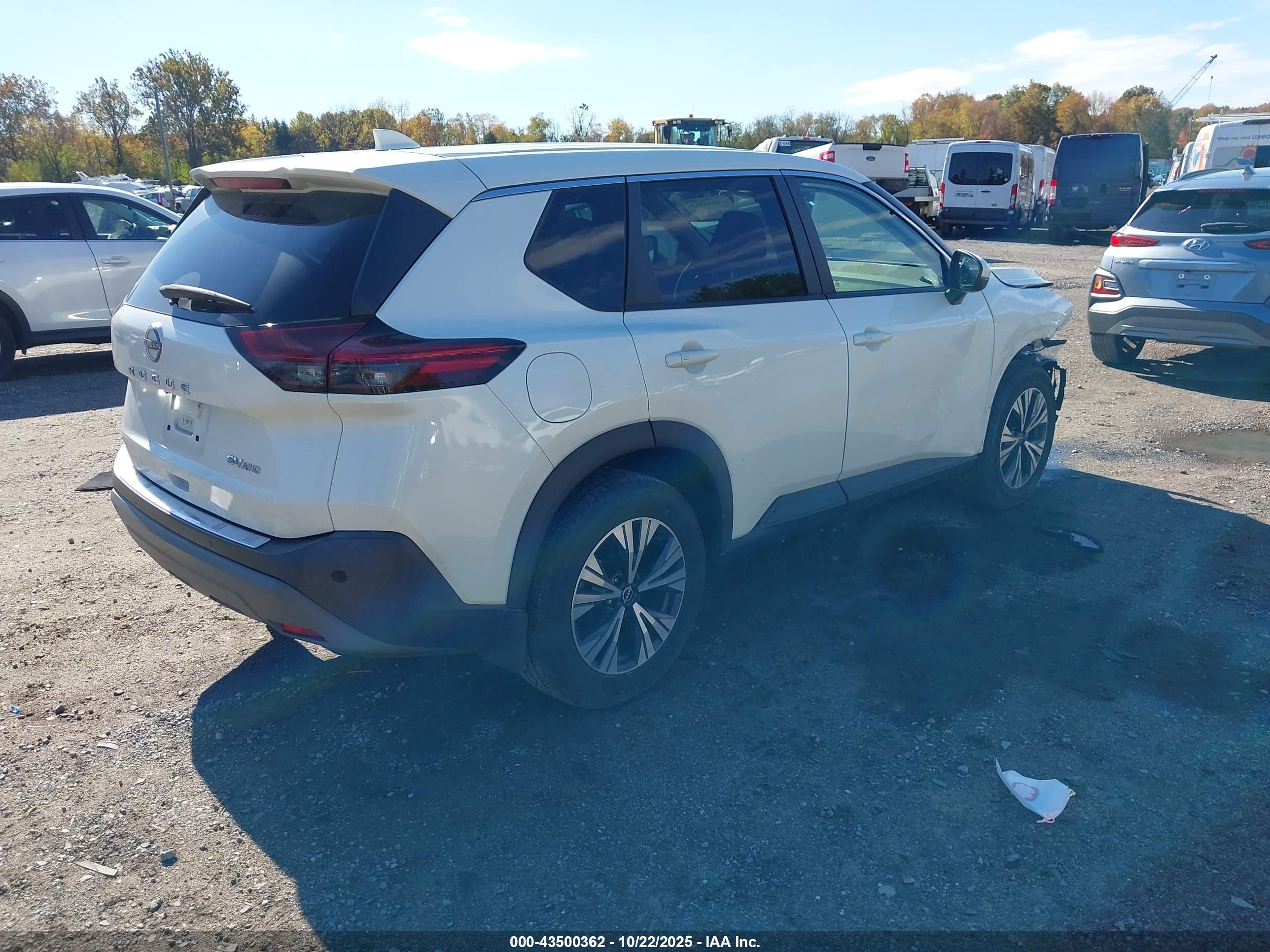 NISSAN ROGUE image 4