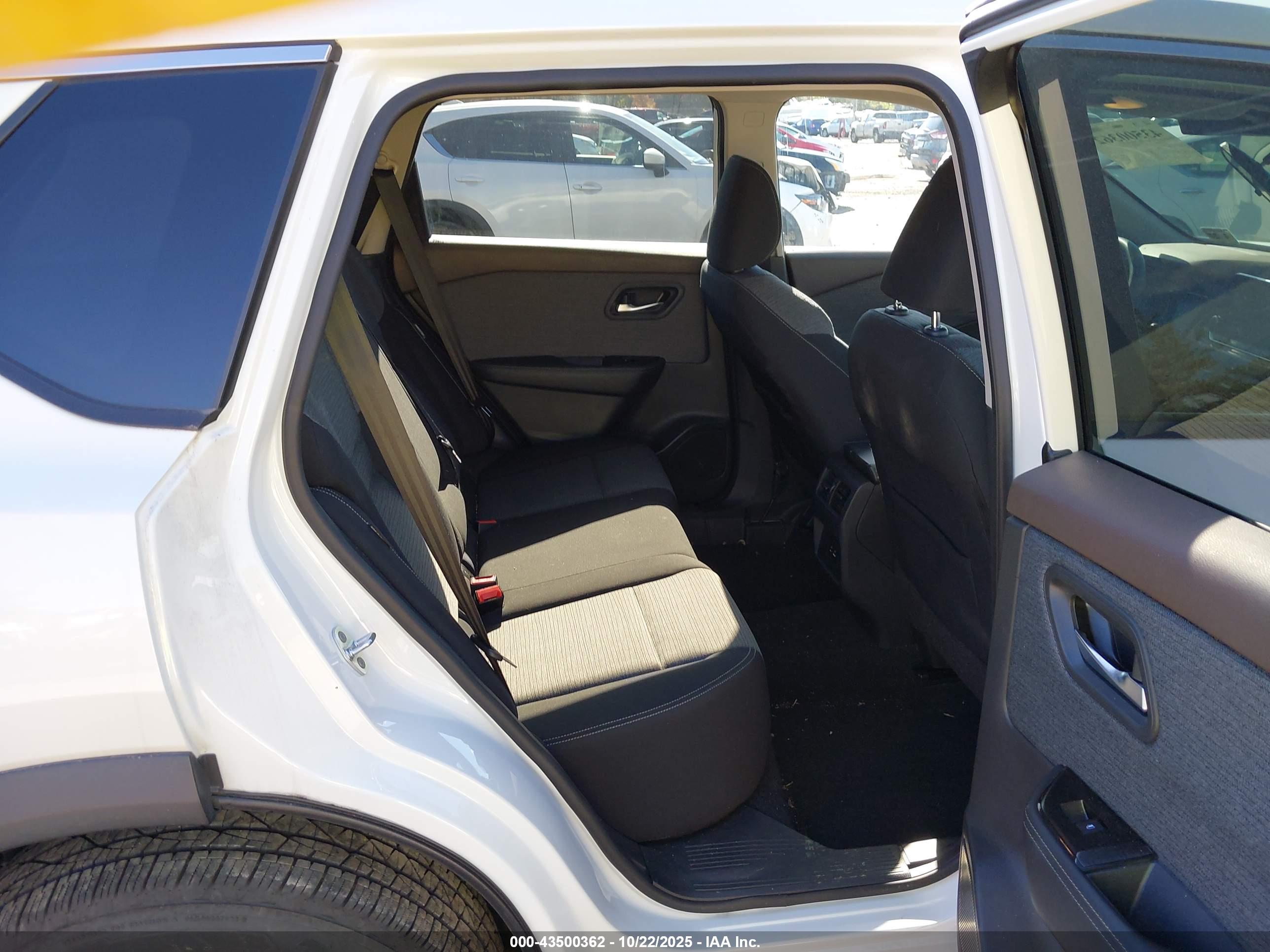 NISSAN ROGUE image 8