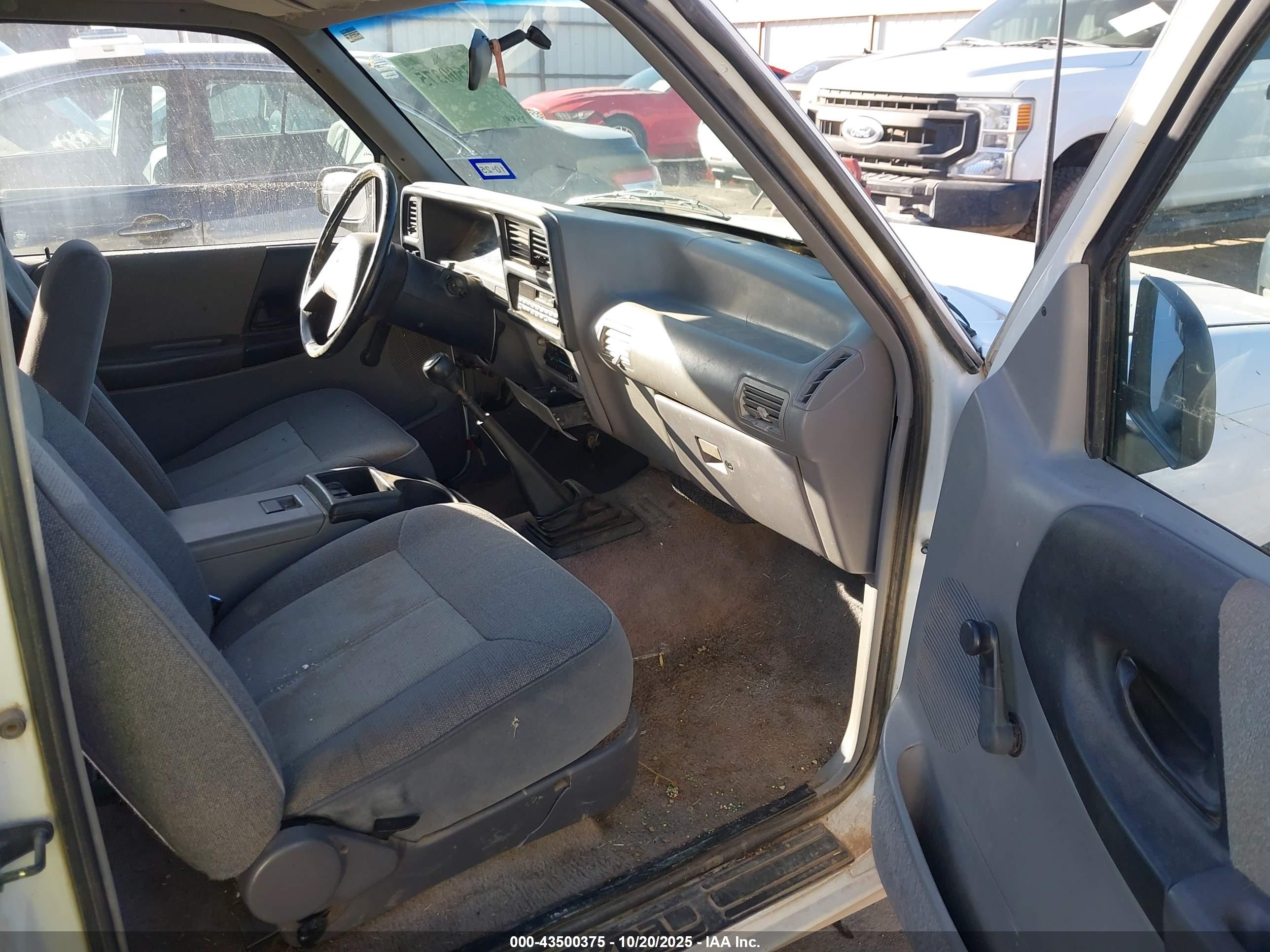 MAZDA B3000 image 5