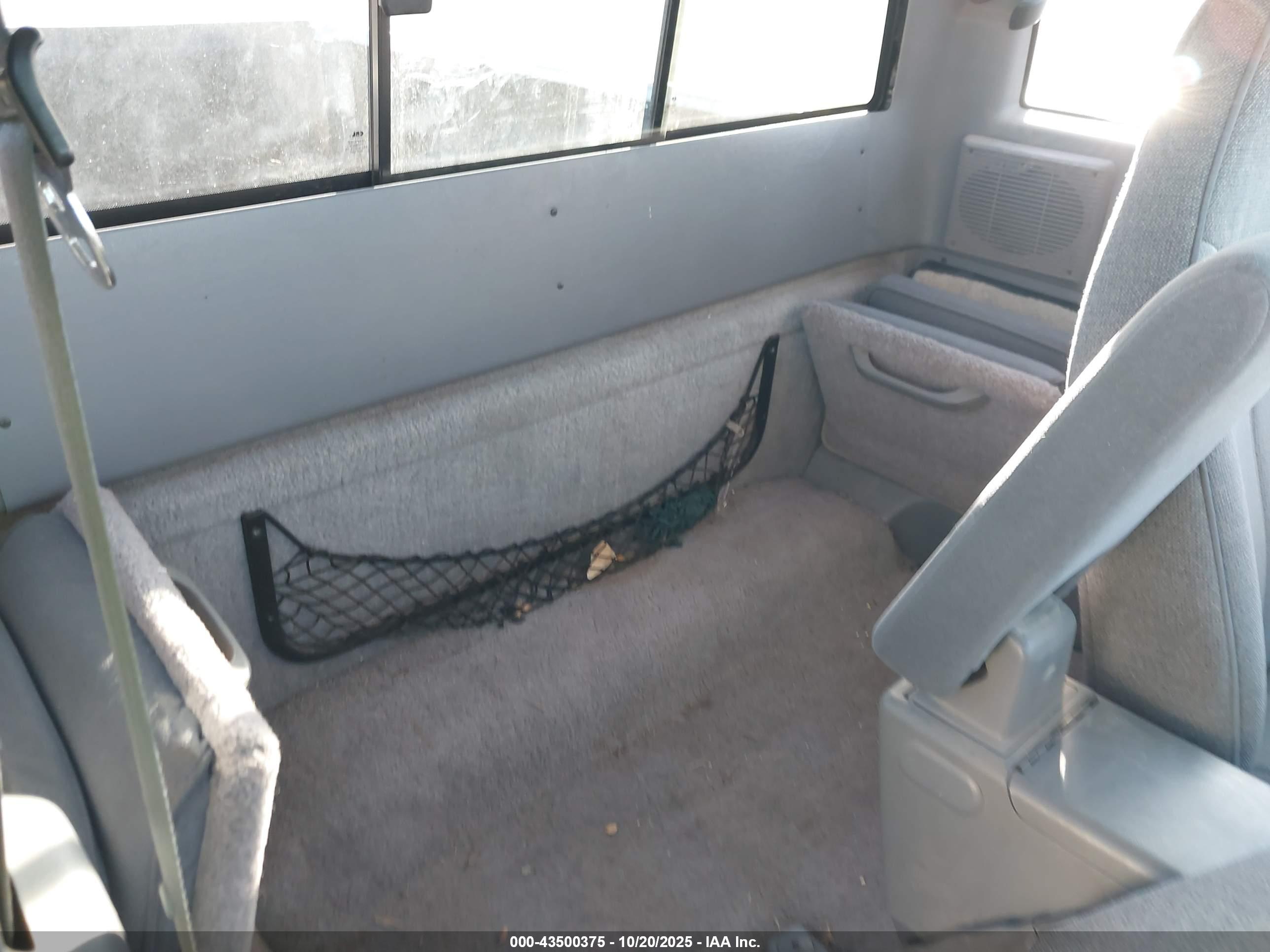 MAZDA B3000 image 8