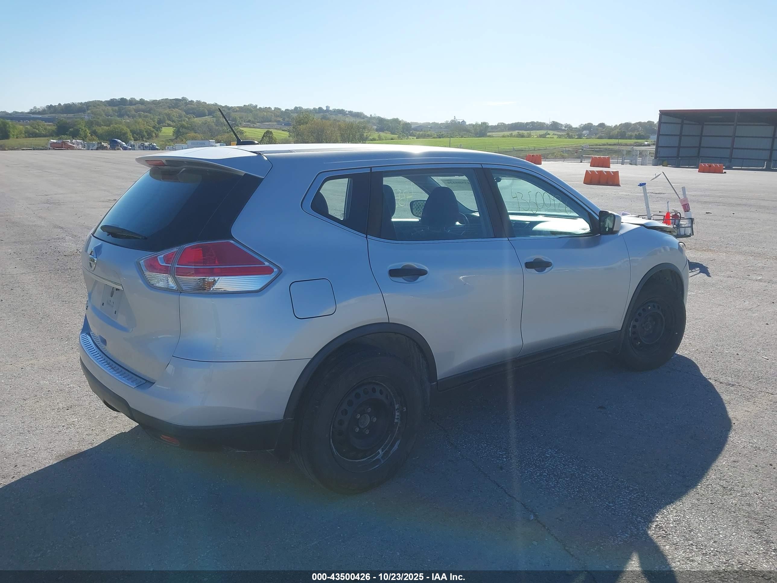 NISSAN ROGUE image 4