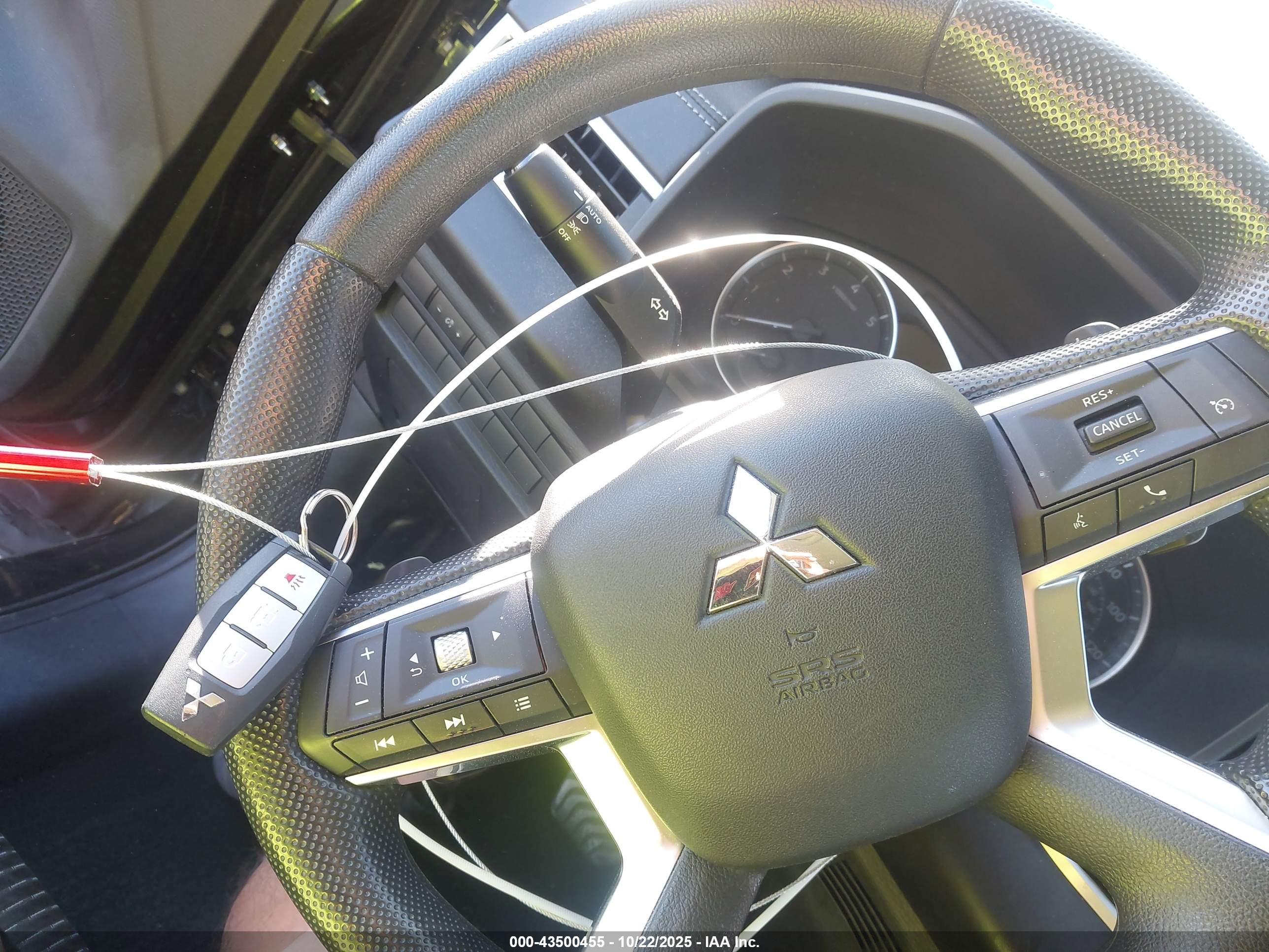 MITSUBISHI OUTLANDER image 11