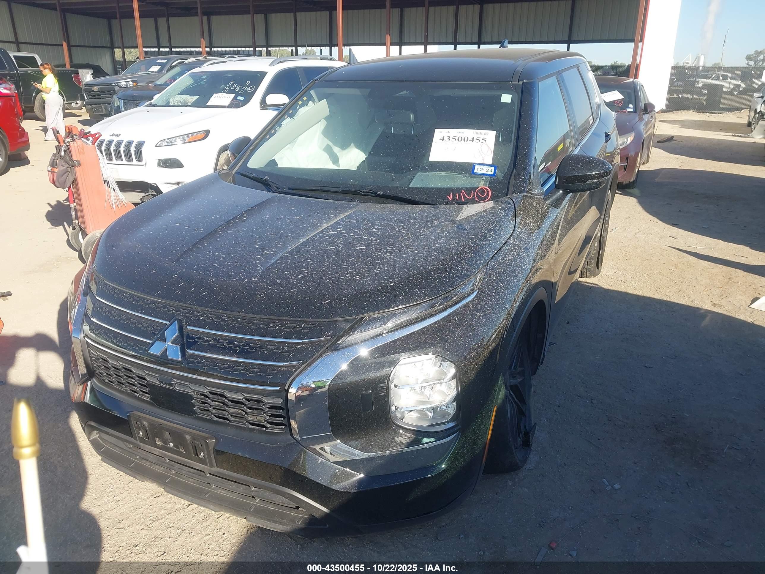 MITSUBISHI OUTLANDER image 2