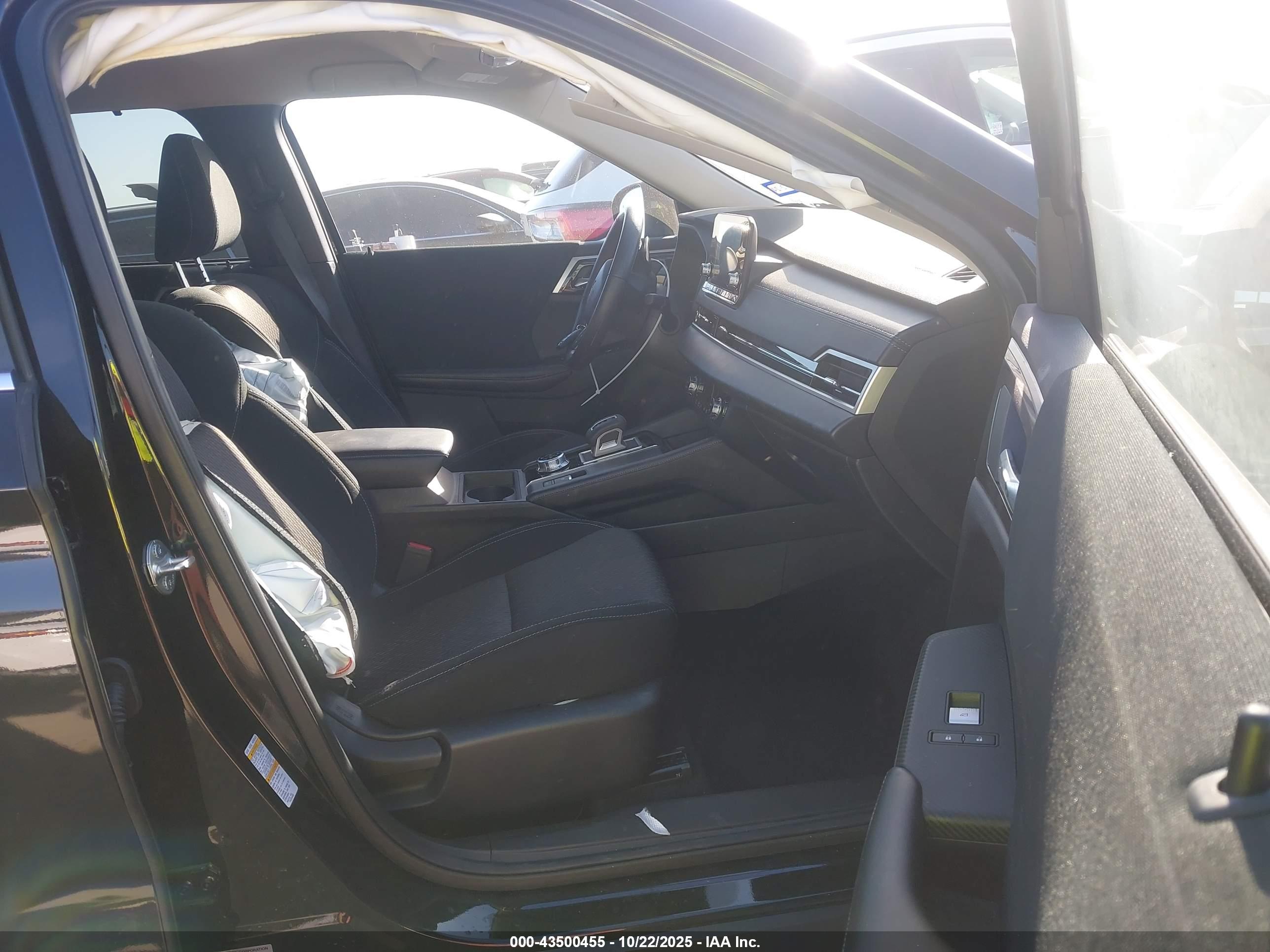 MITSUBISHI OUTLANDER image 5