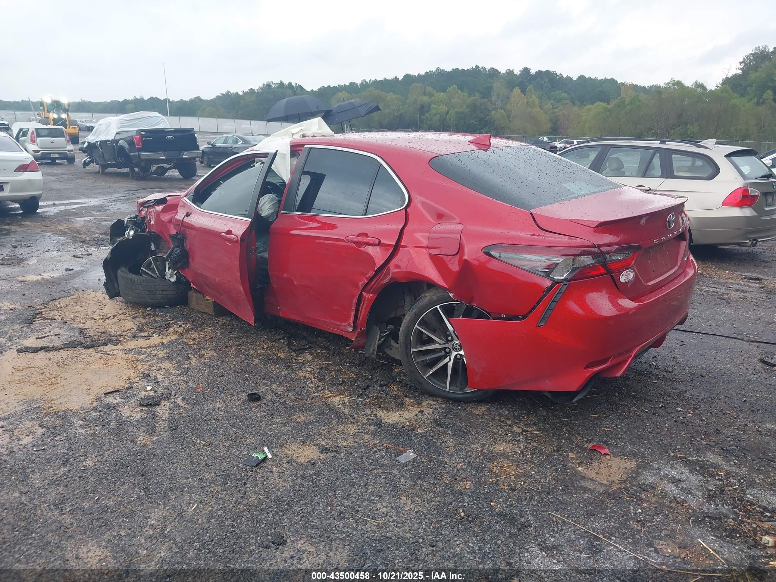 TOYOTA CAMRY image 3