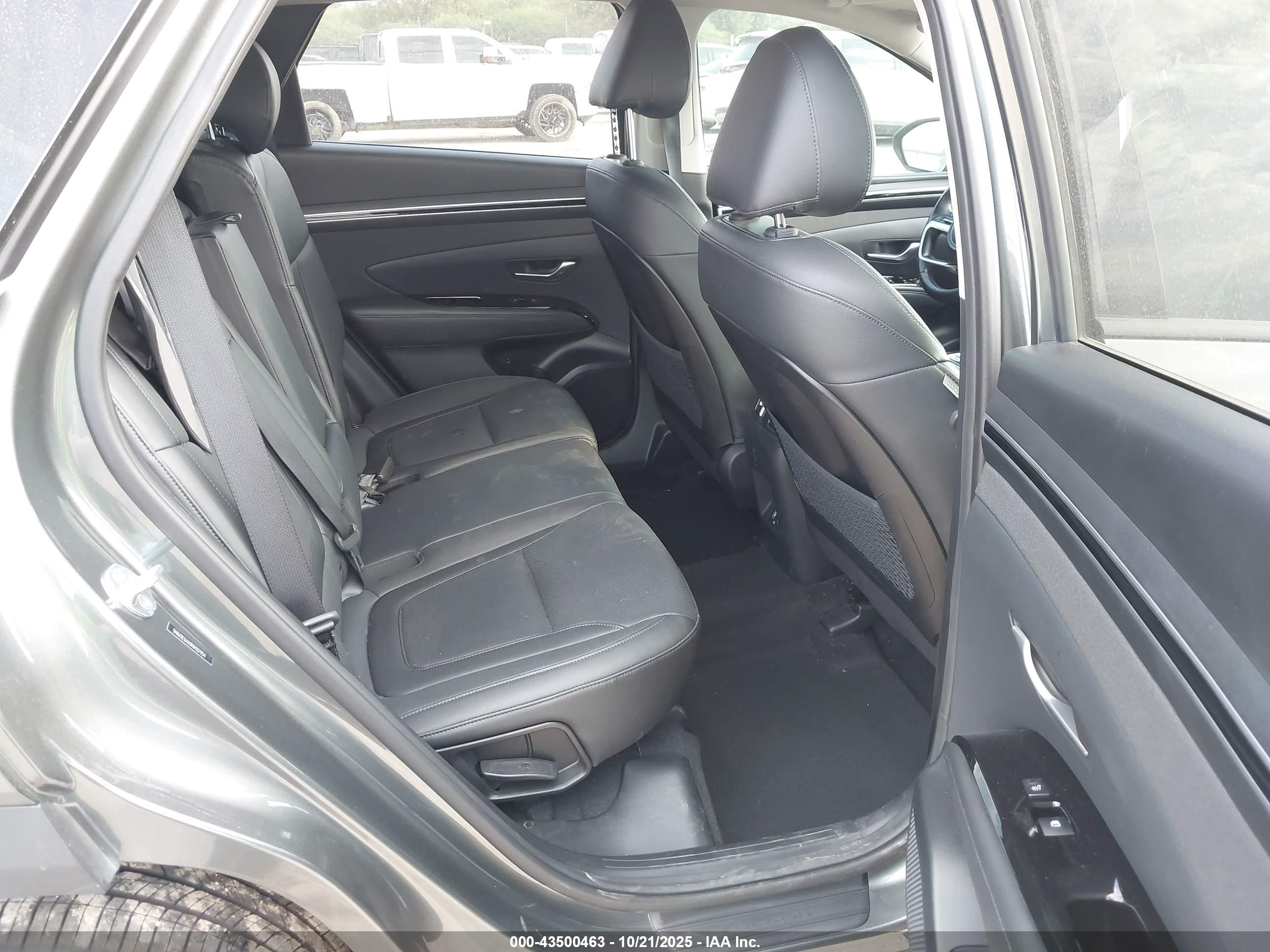 HYUNDAI TUCSON image 8